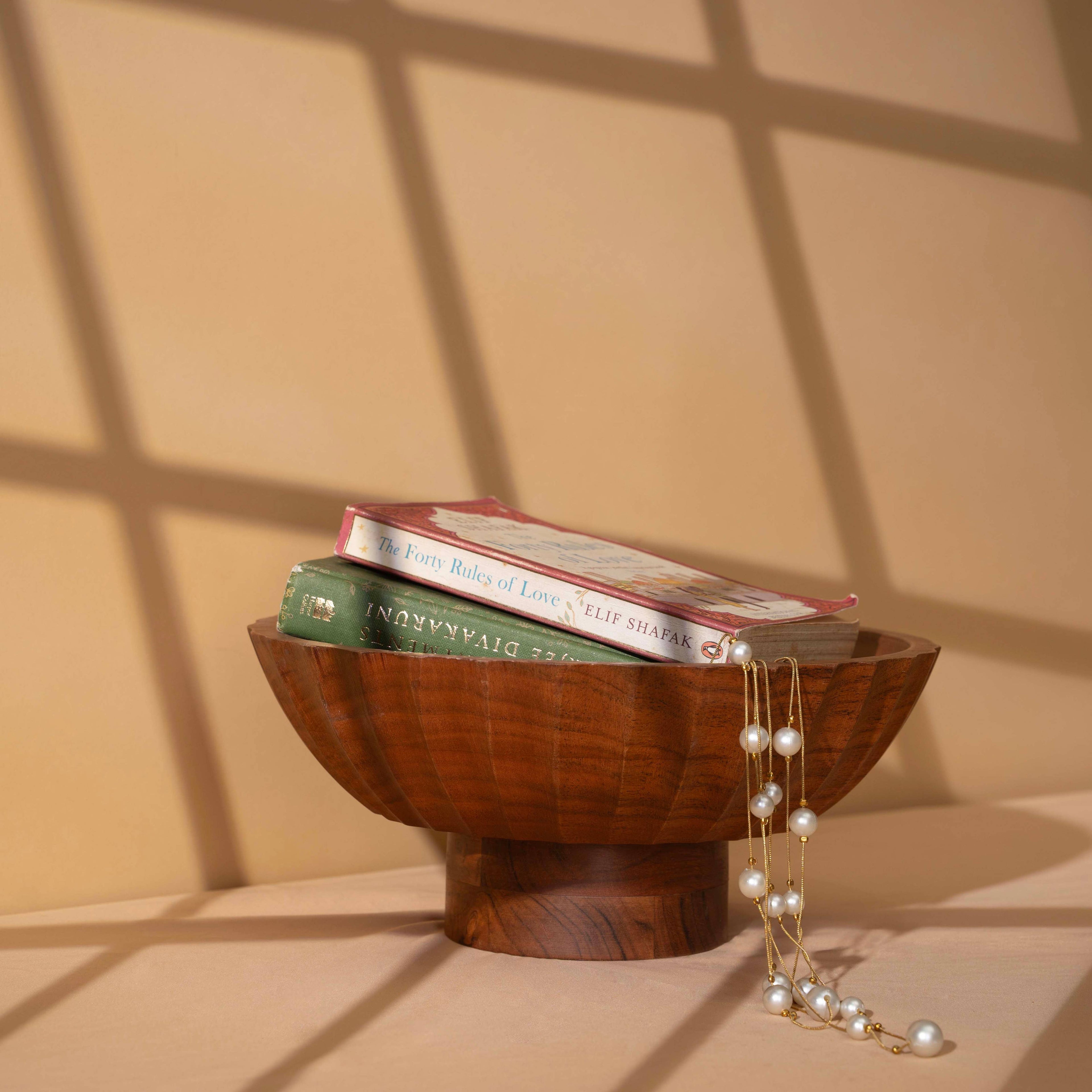 LuxeDesigns Co LLC - Acacia Wood Footed Bowl– Handcrafted Decorative Fruit Bowl