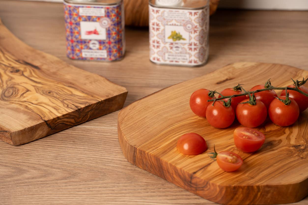 Italian Olivewood Charcuterie and Cheese Board - Rope Handle