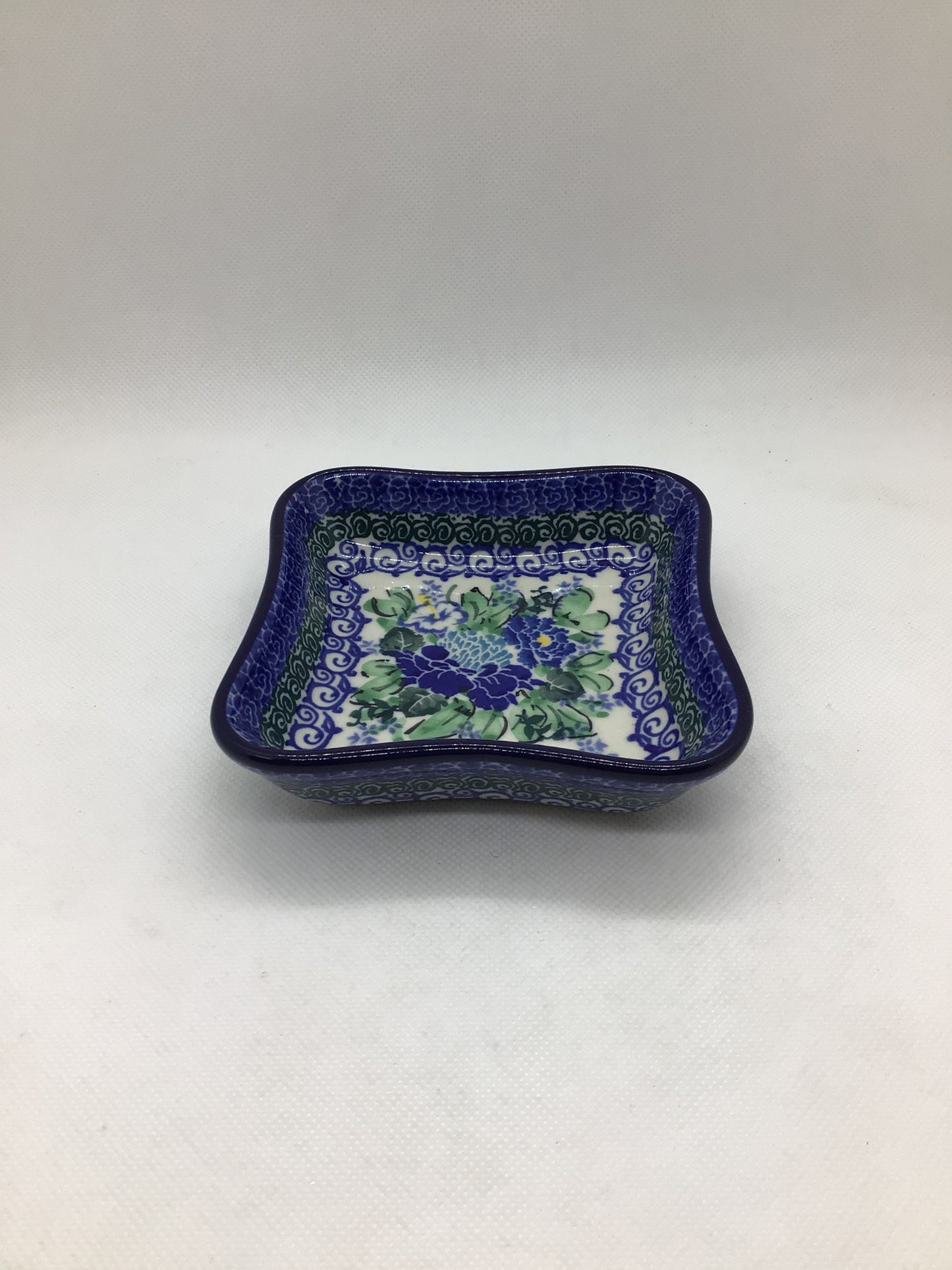 U5138 Shallow Fluted Square Bowl