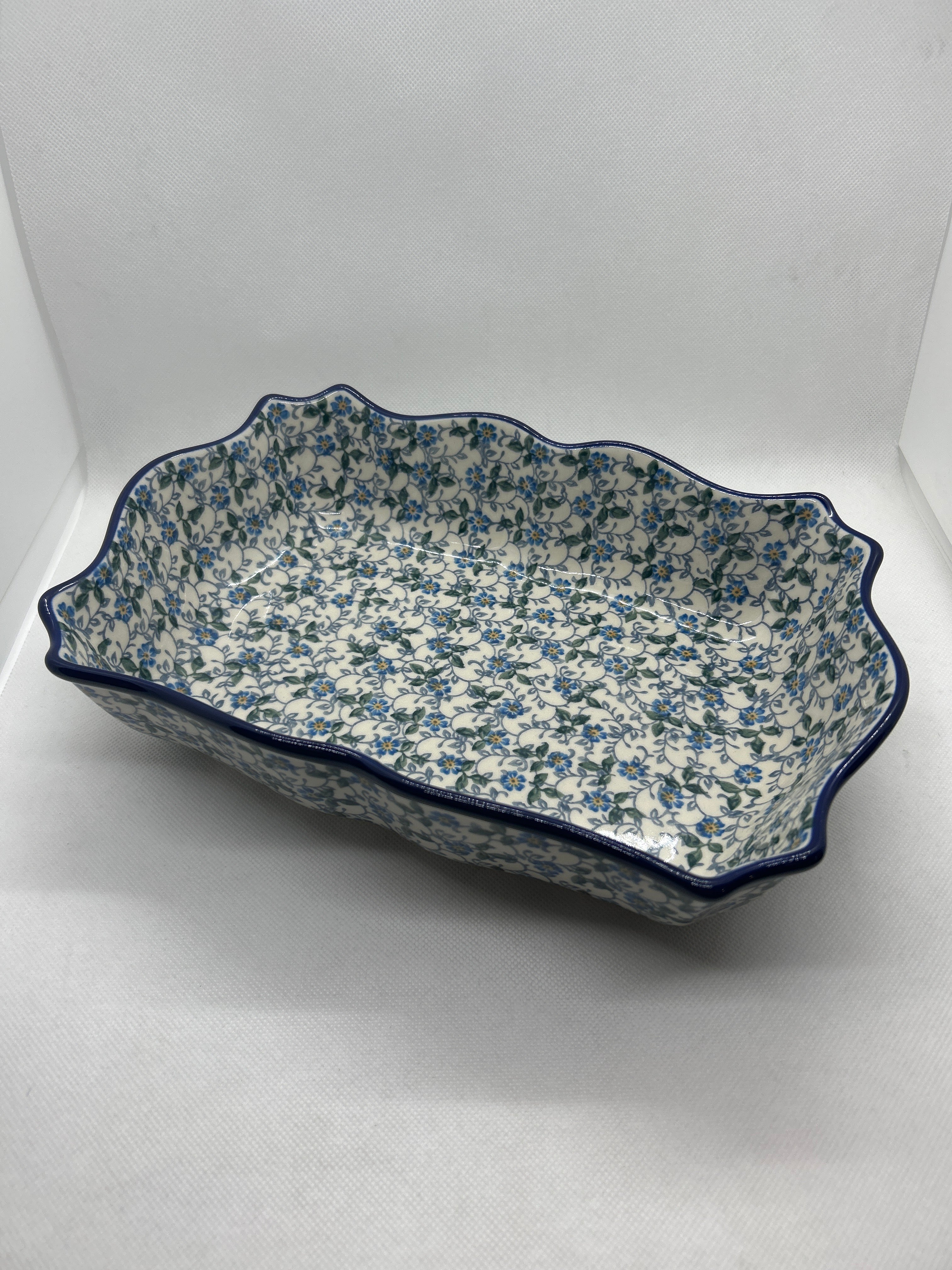 Sapphire Scalloped Baker