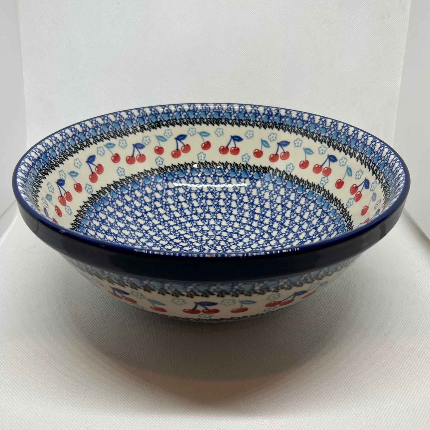 Verry Cherry Nesting Bowl 11"