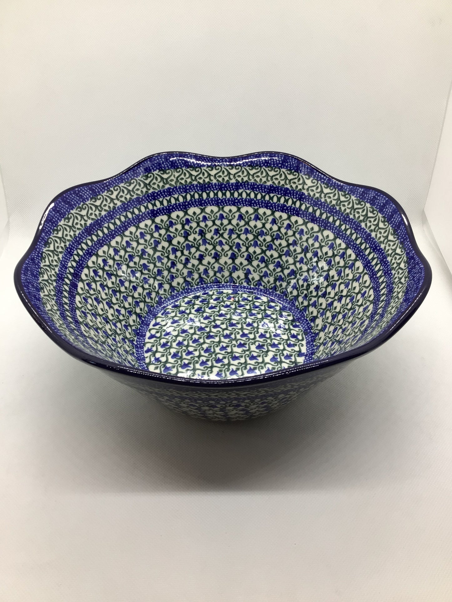 Tulip Trellis Wavy Edge Bowl 10"