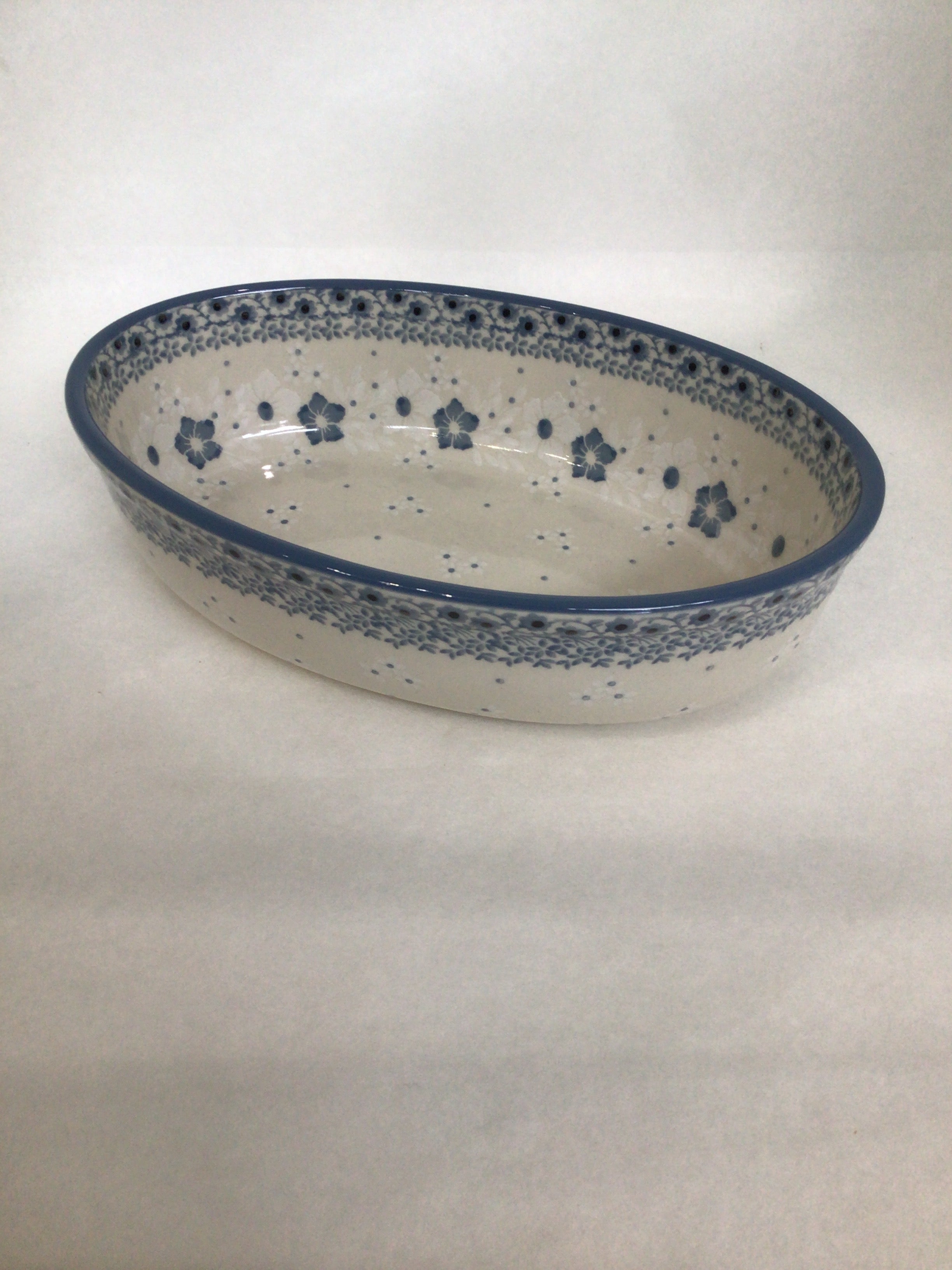 Simple Elegance Oval Baker 8"