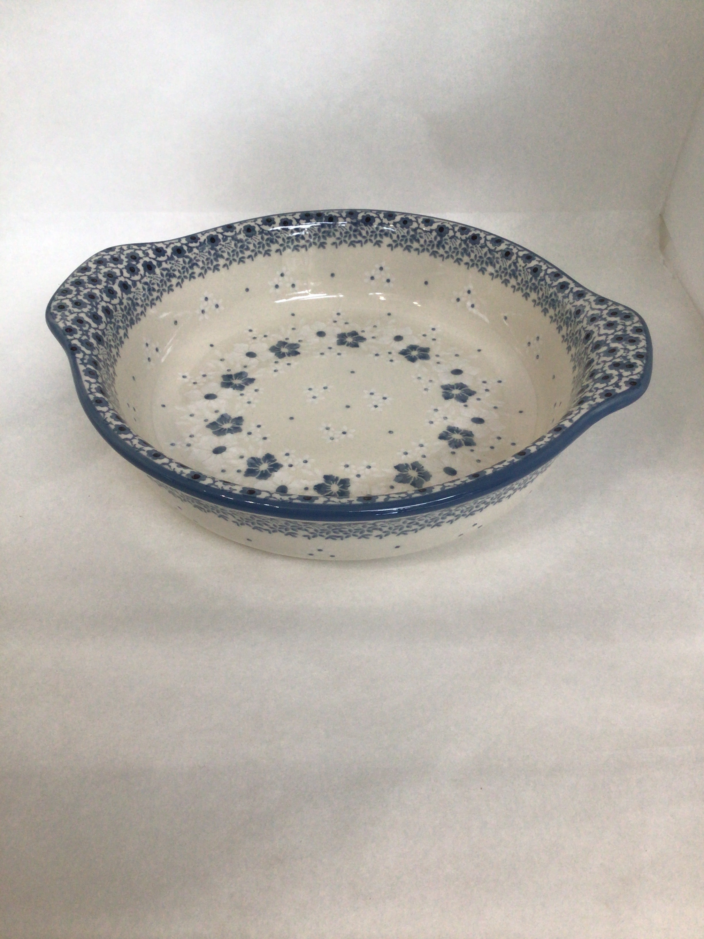 Simple Elegance Round Baker w/Grips 8"