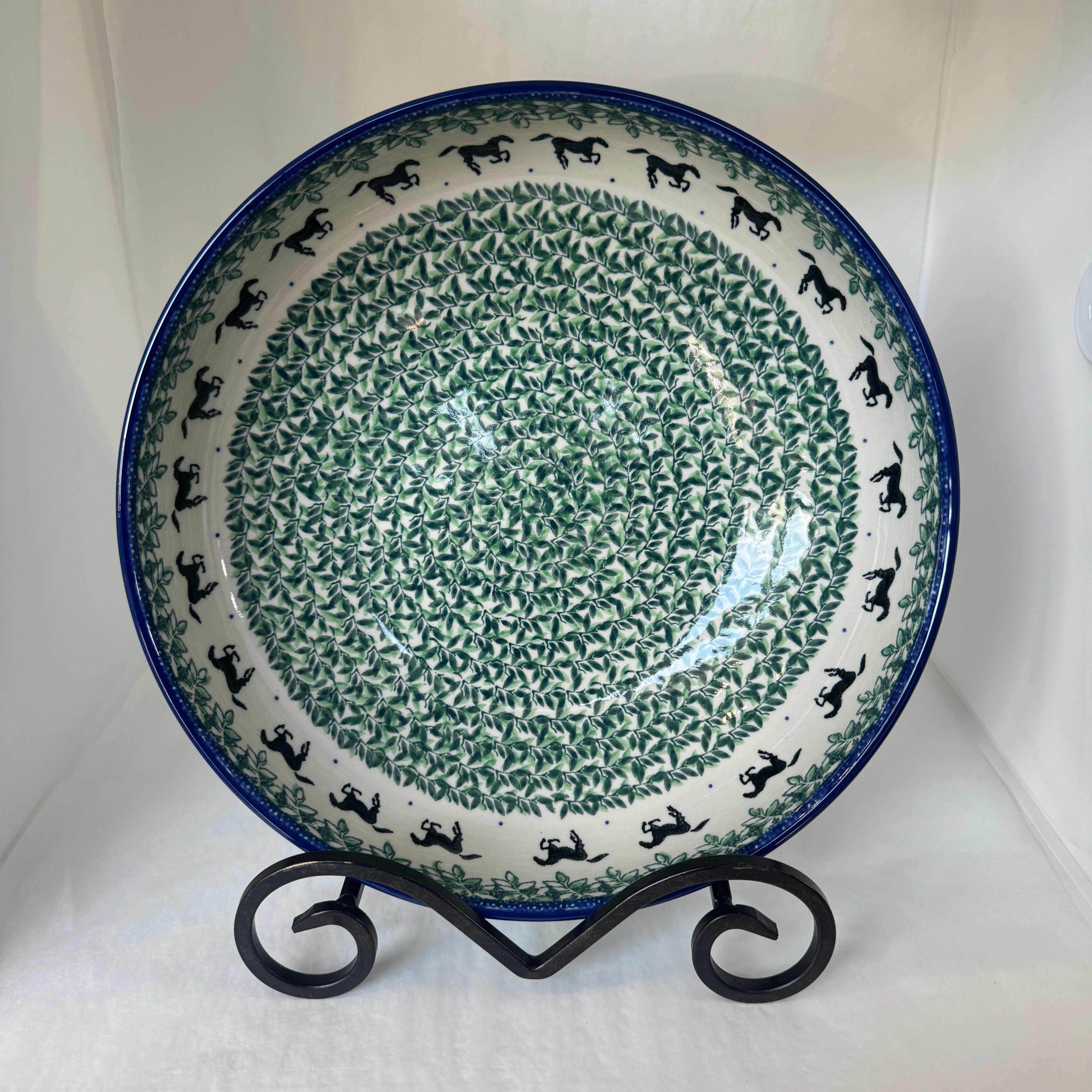 Black Beauty Shallow Serving Bowl 10"