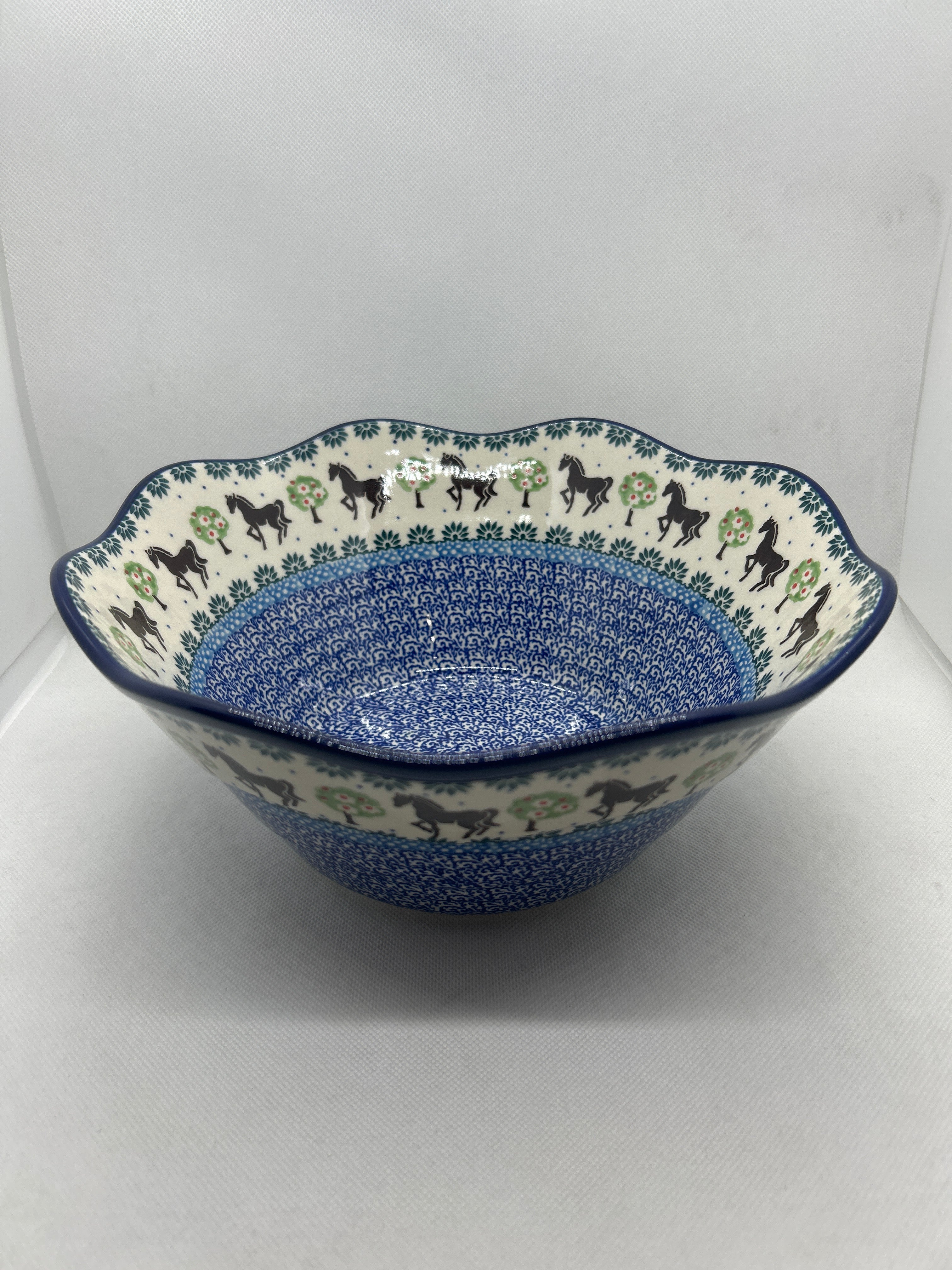 Brown Horse Wavy Edge Bowl 10"