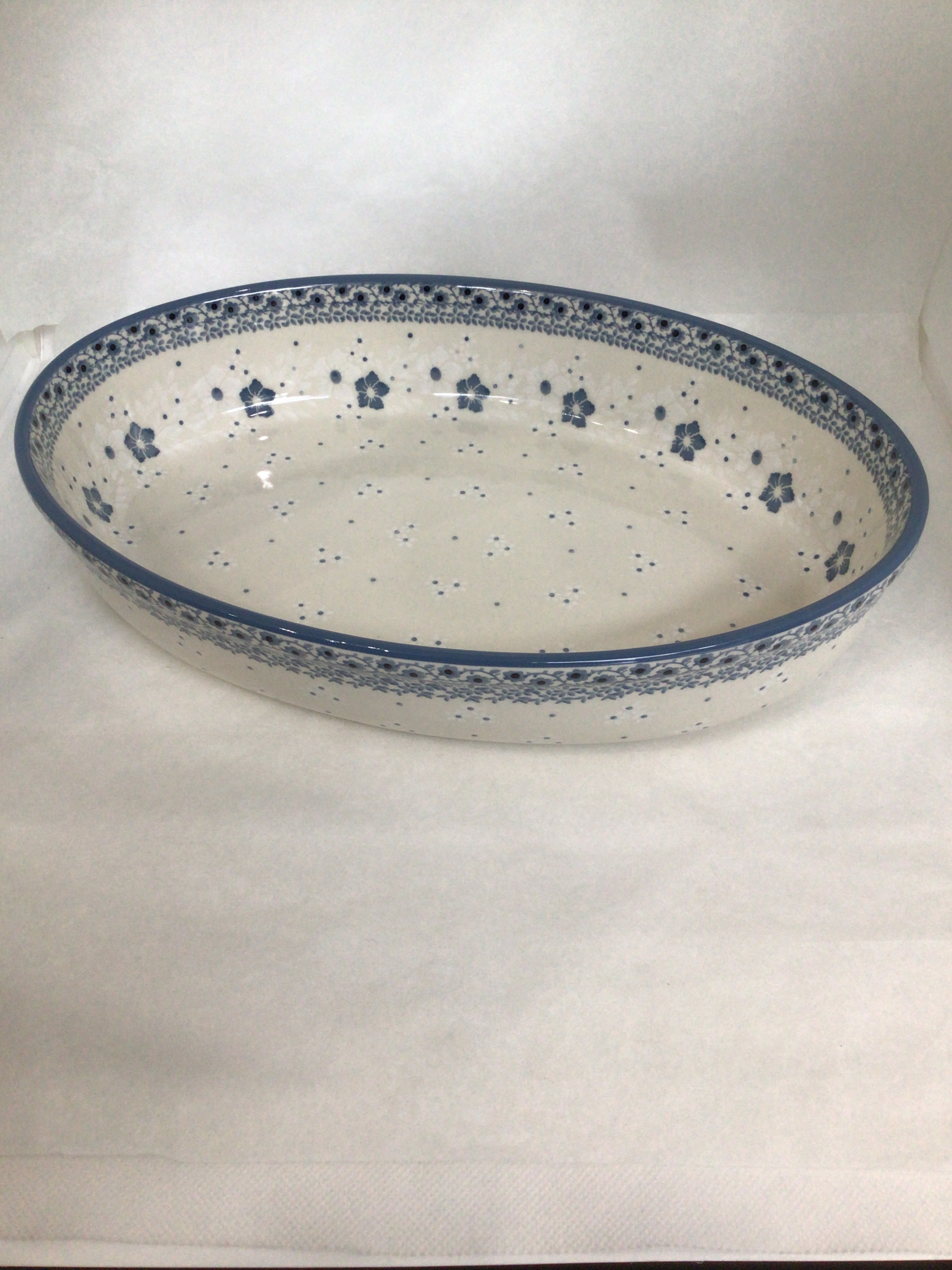 Simple Elegance Oval Baker 12"