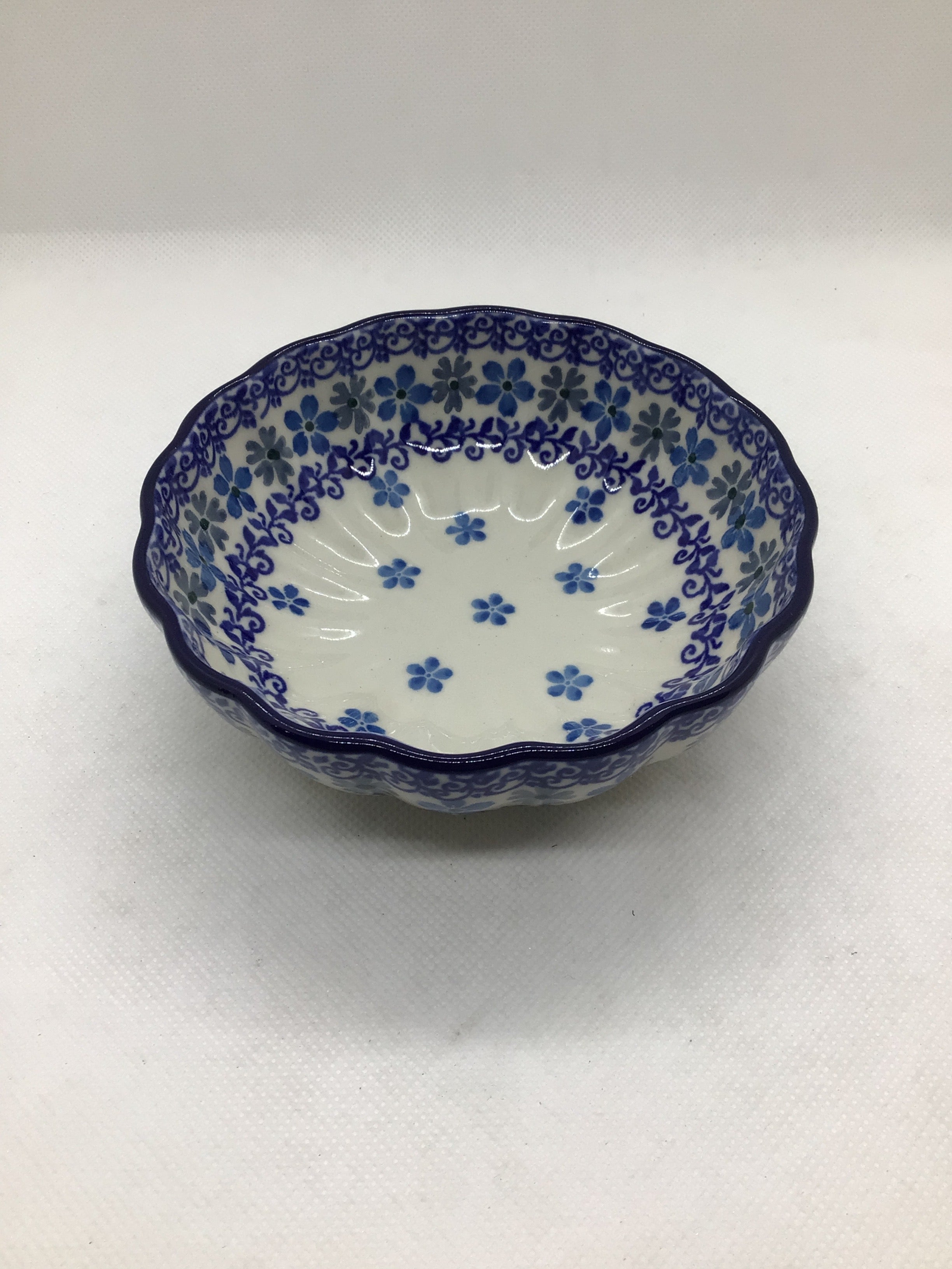 Snowflakes Scalloped Bowl 4.5"