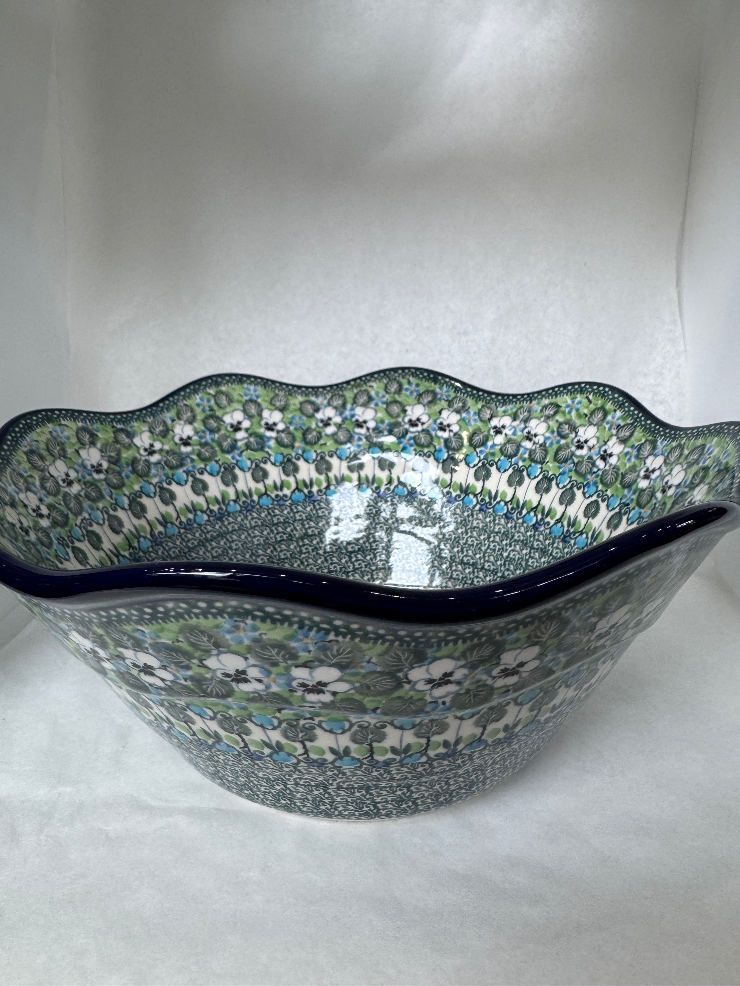 U4795 Wavy Edge Bowl 12"
