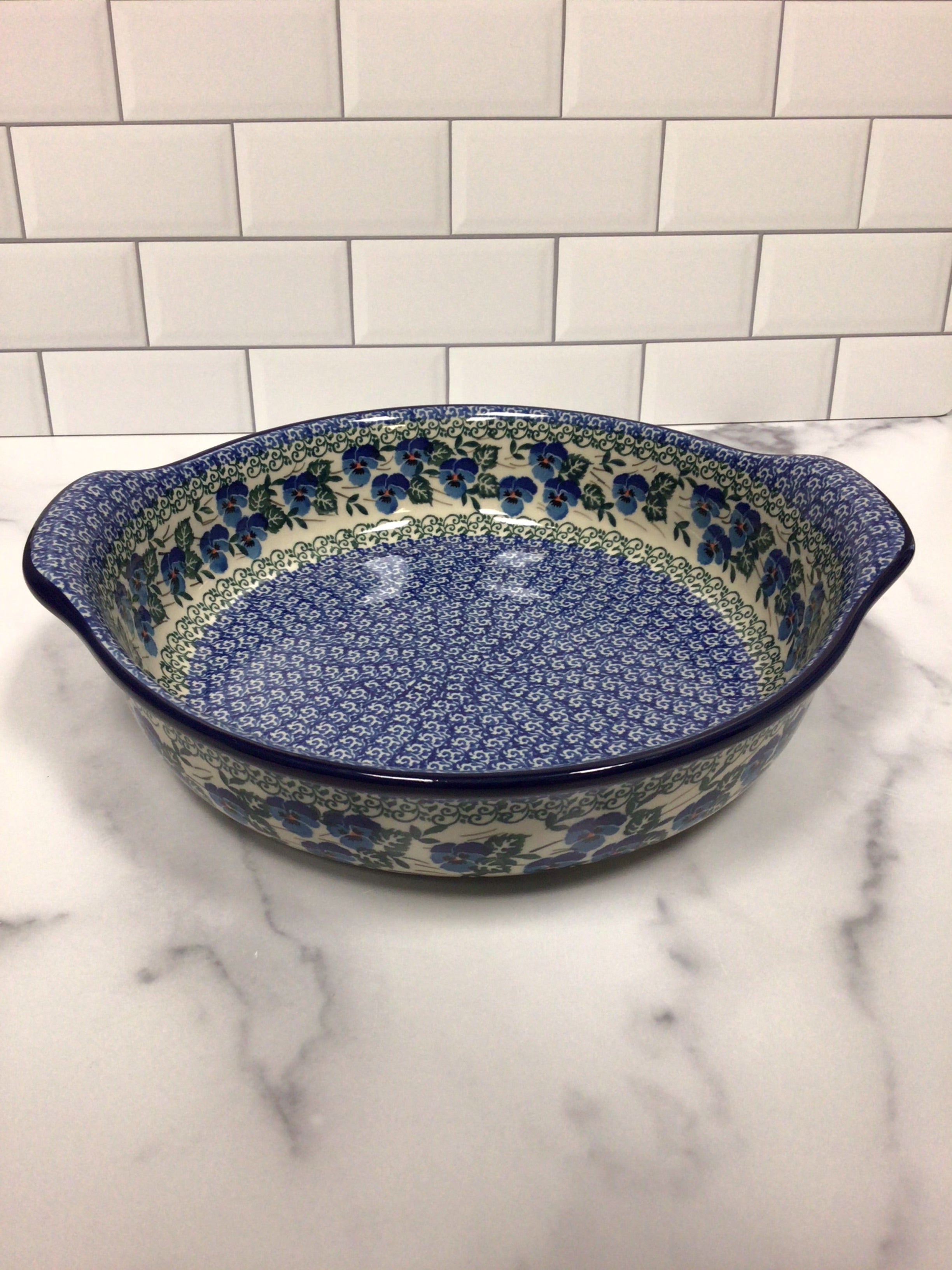 Winter Viola Round baker w/Grips 10"