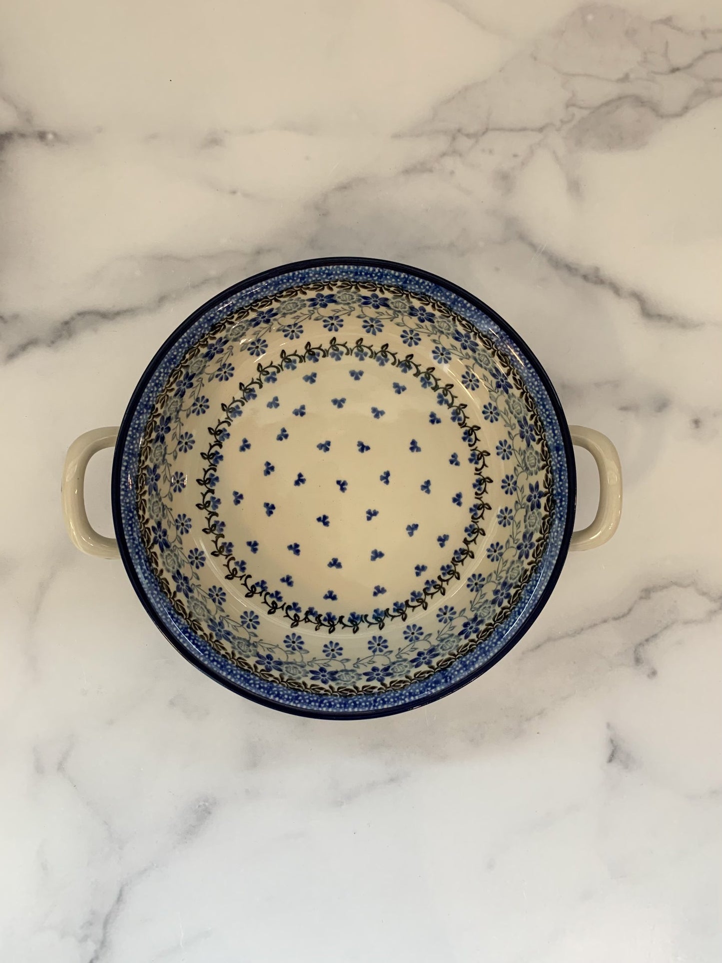 Amazing Lace Round Baker w/Handles 8"