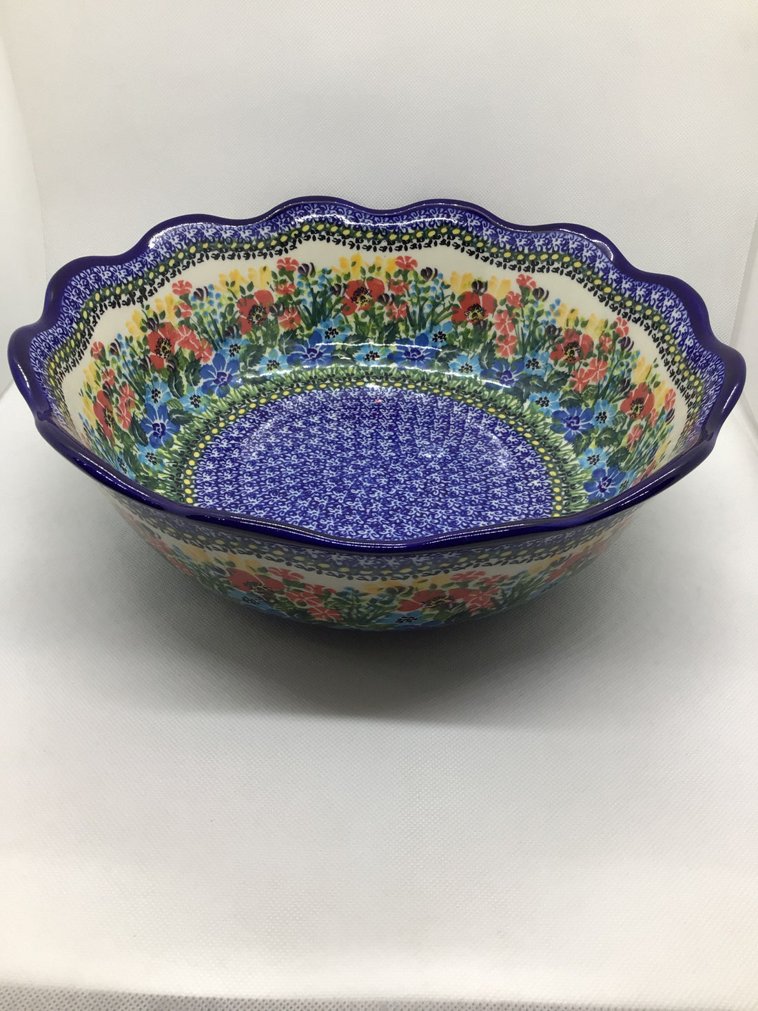 KALICH Joyous Scalloped Edge Bowl