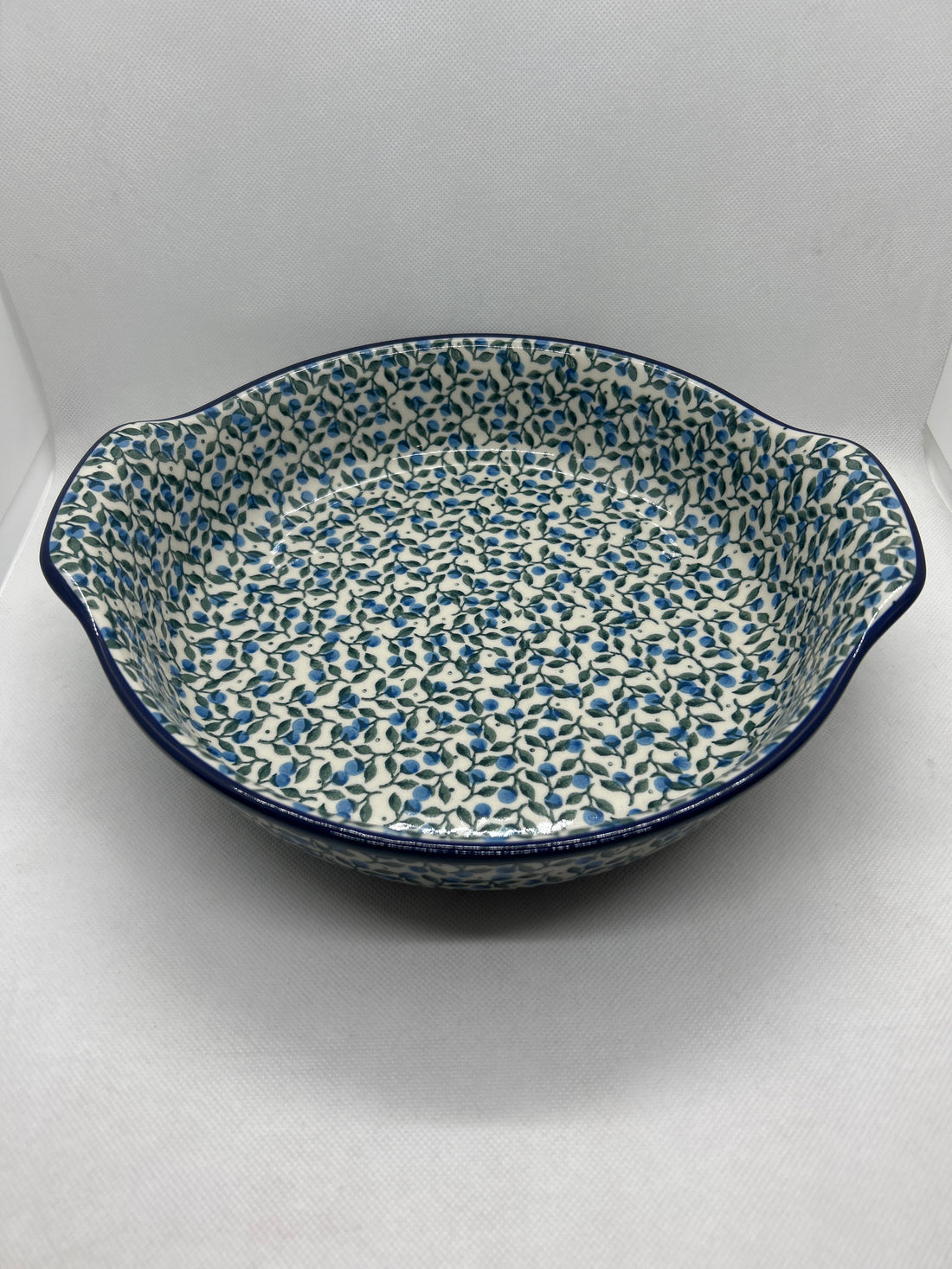 Blueberry Blossom Round Baker w/Grips 10"