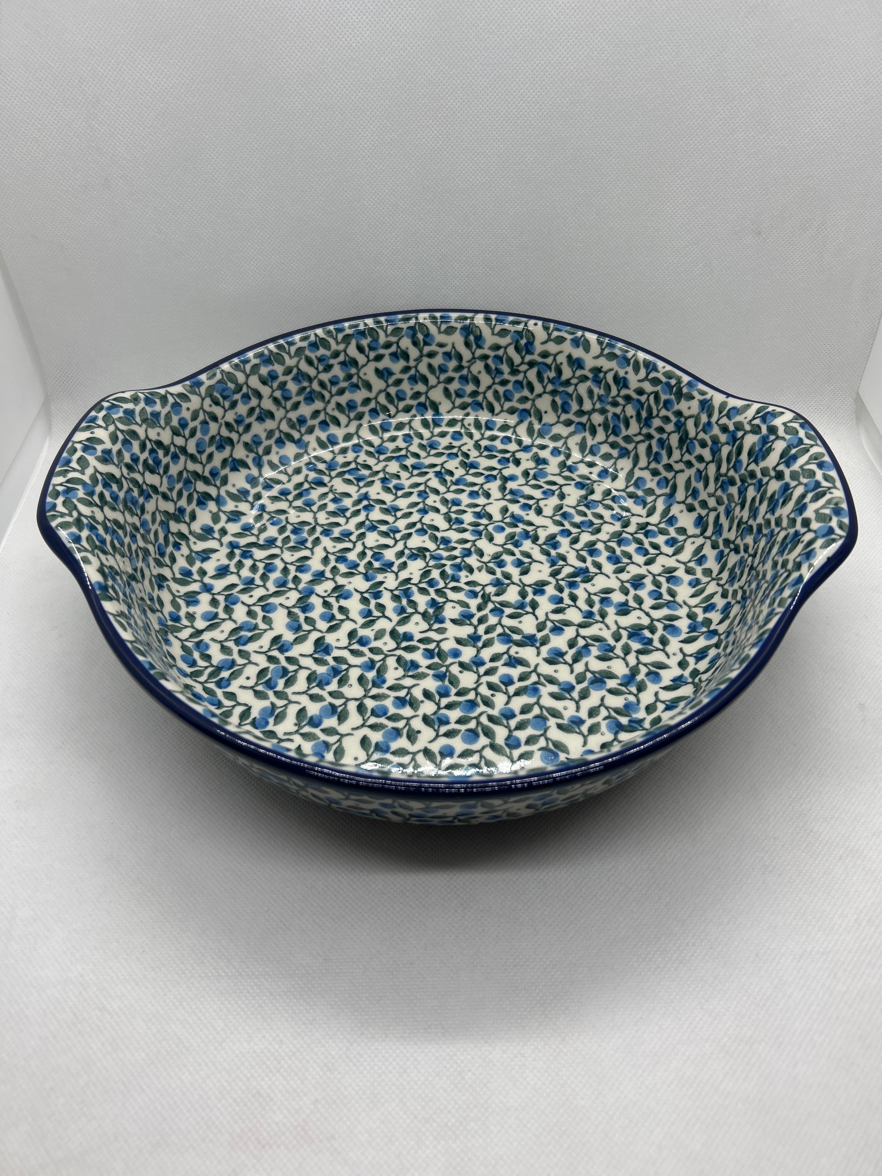 Blueberry Blossom Round Baker w/Grips 10"