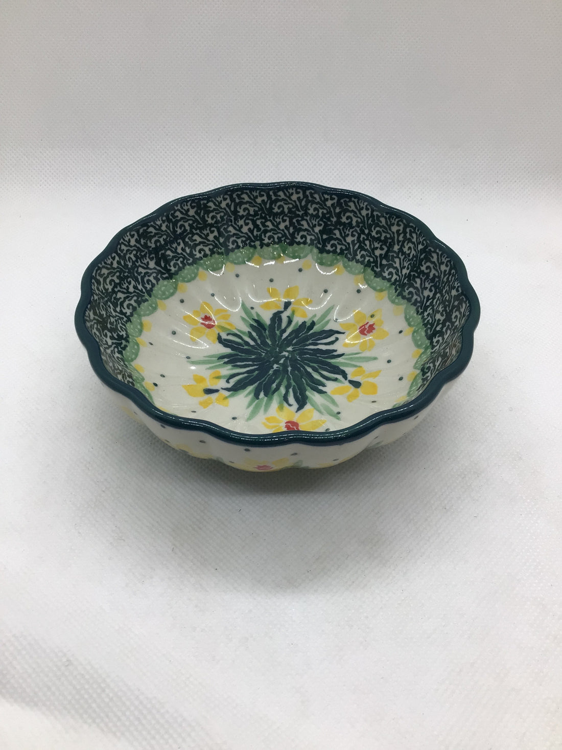 Daffodil Scalloped Bowl 4.5&quot;