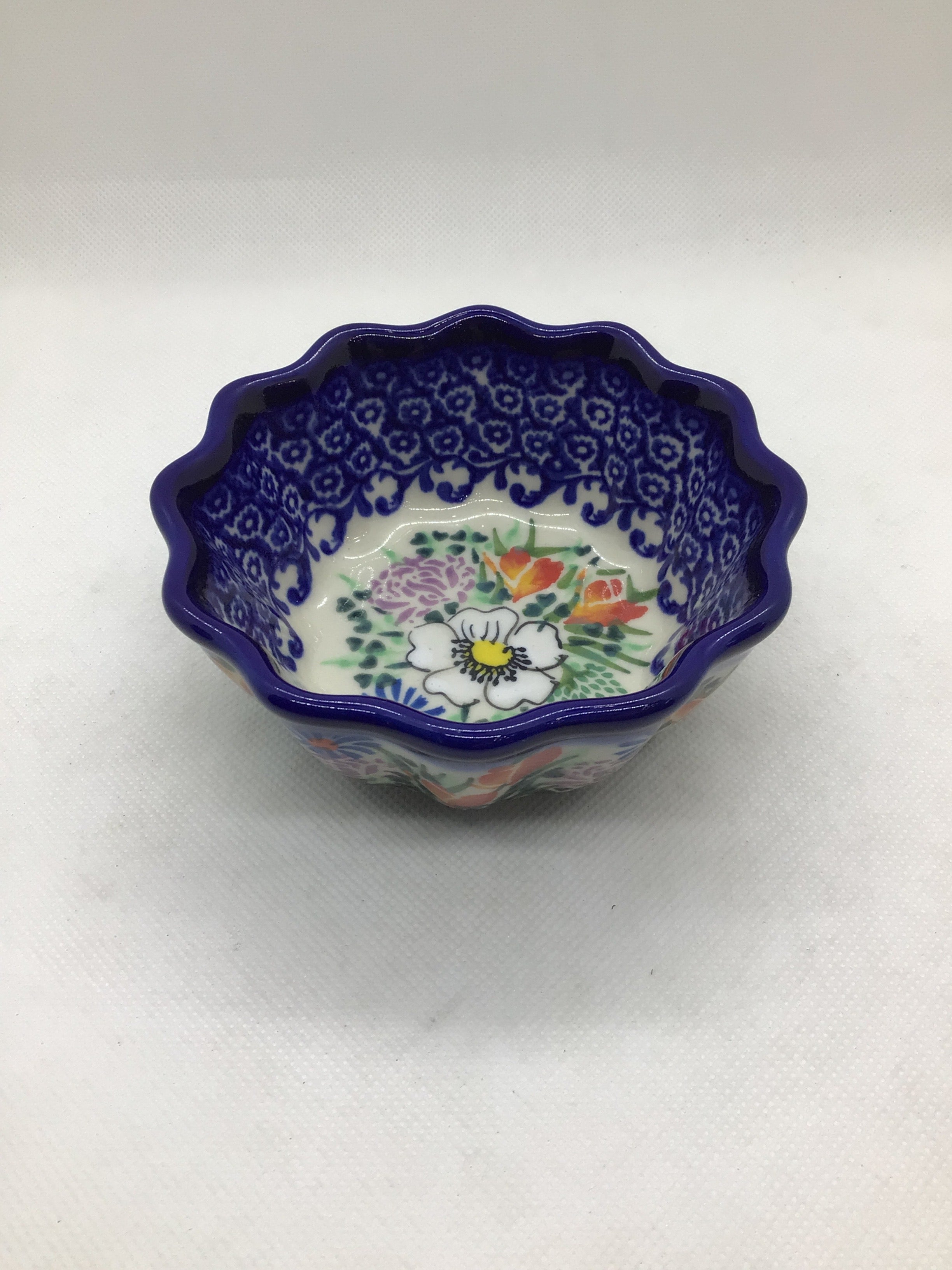 KALICH Winsome Meadow Small Scalloped Bowl