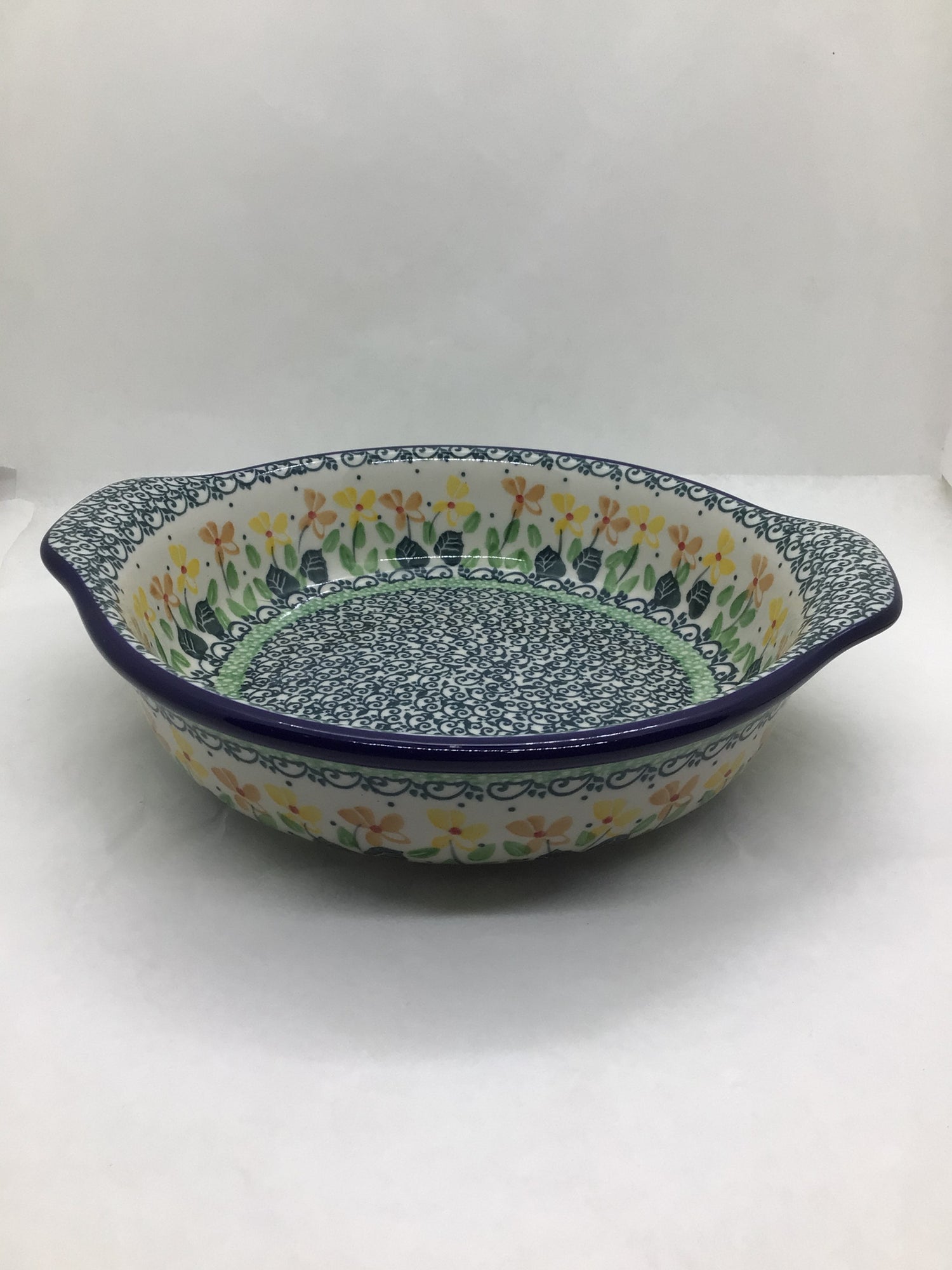 Peaches N Cream Round Baker w/ Grips 8"