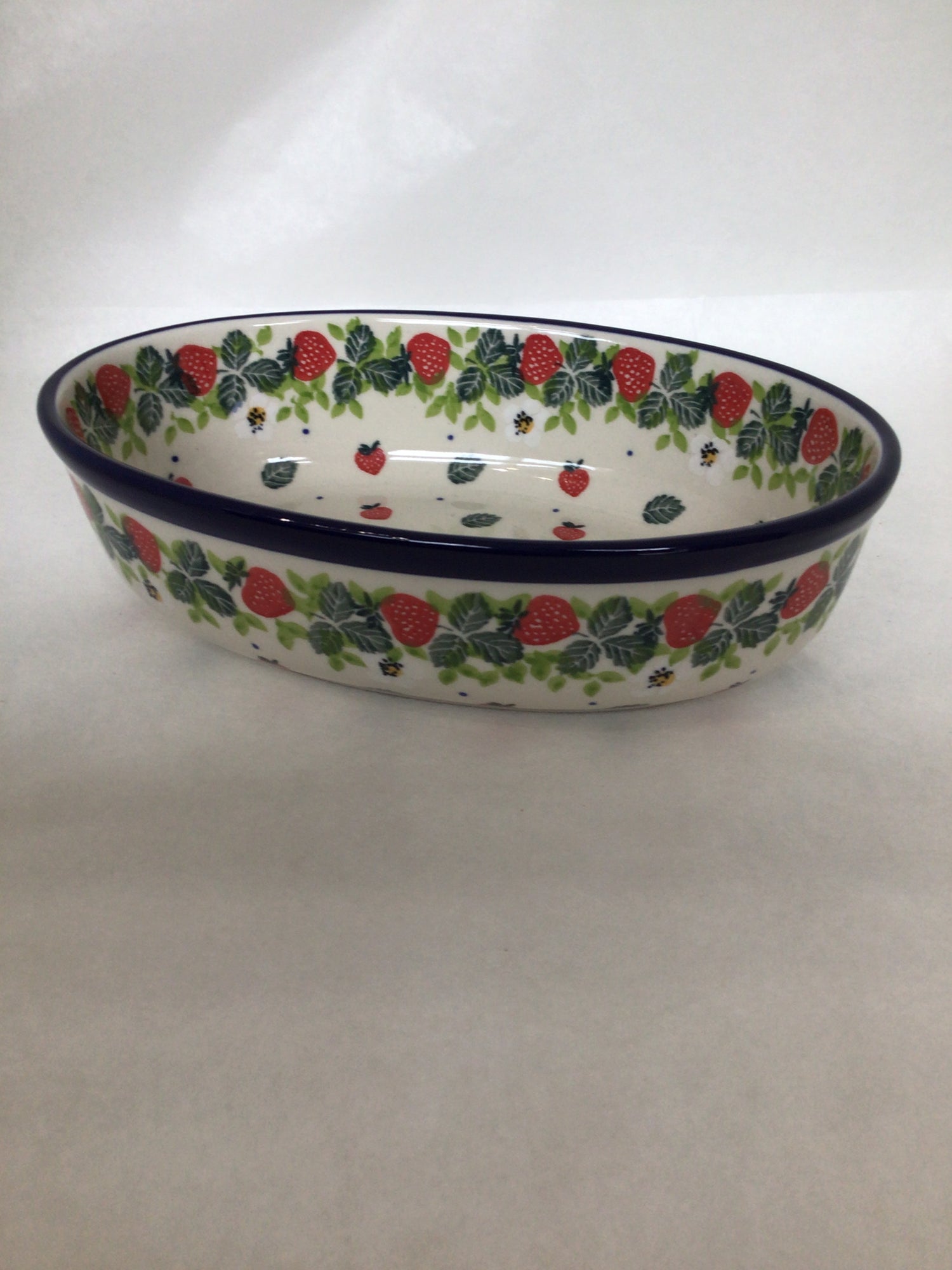 Strawberry Fields Oval Baker 8"