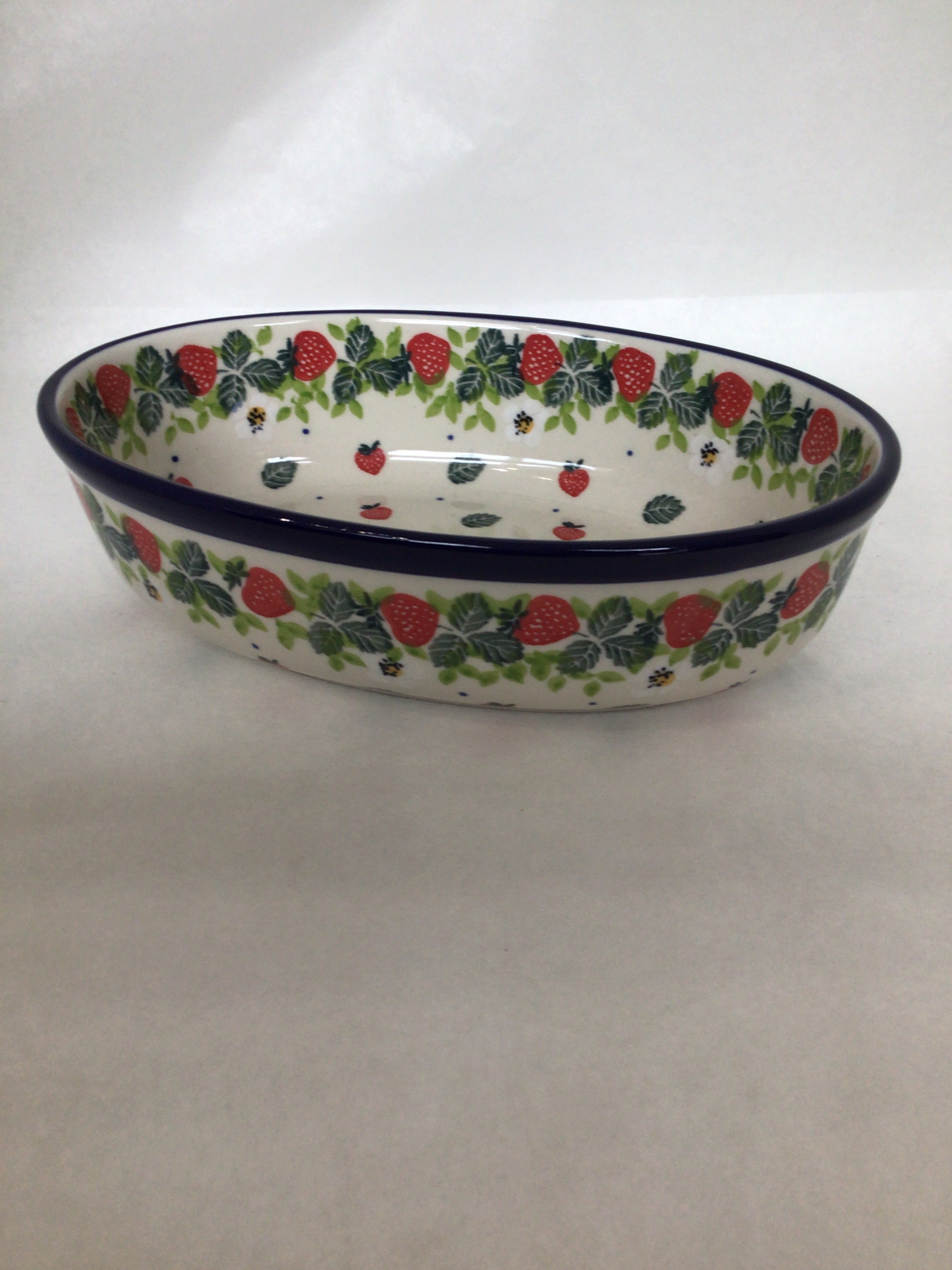 Strawberry Fields Oval Baker 8"