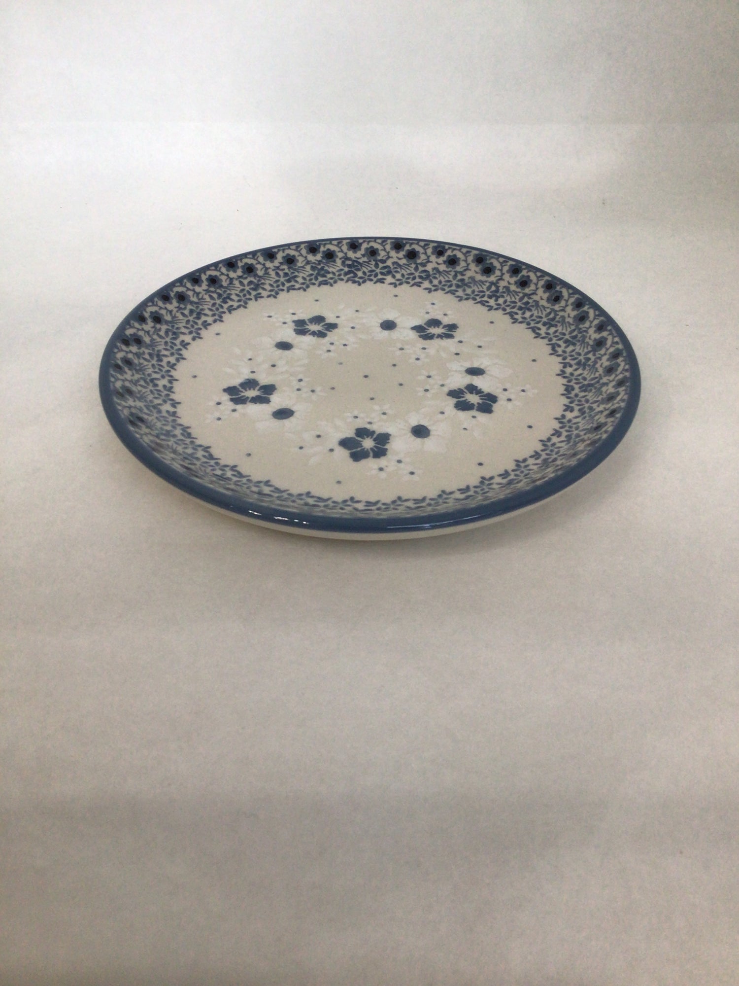 Simple Elegance Bread Plate 6.25"