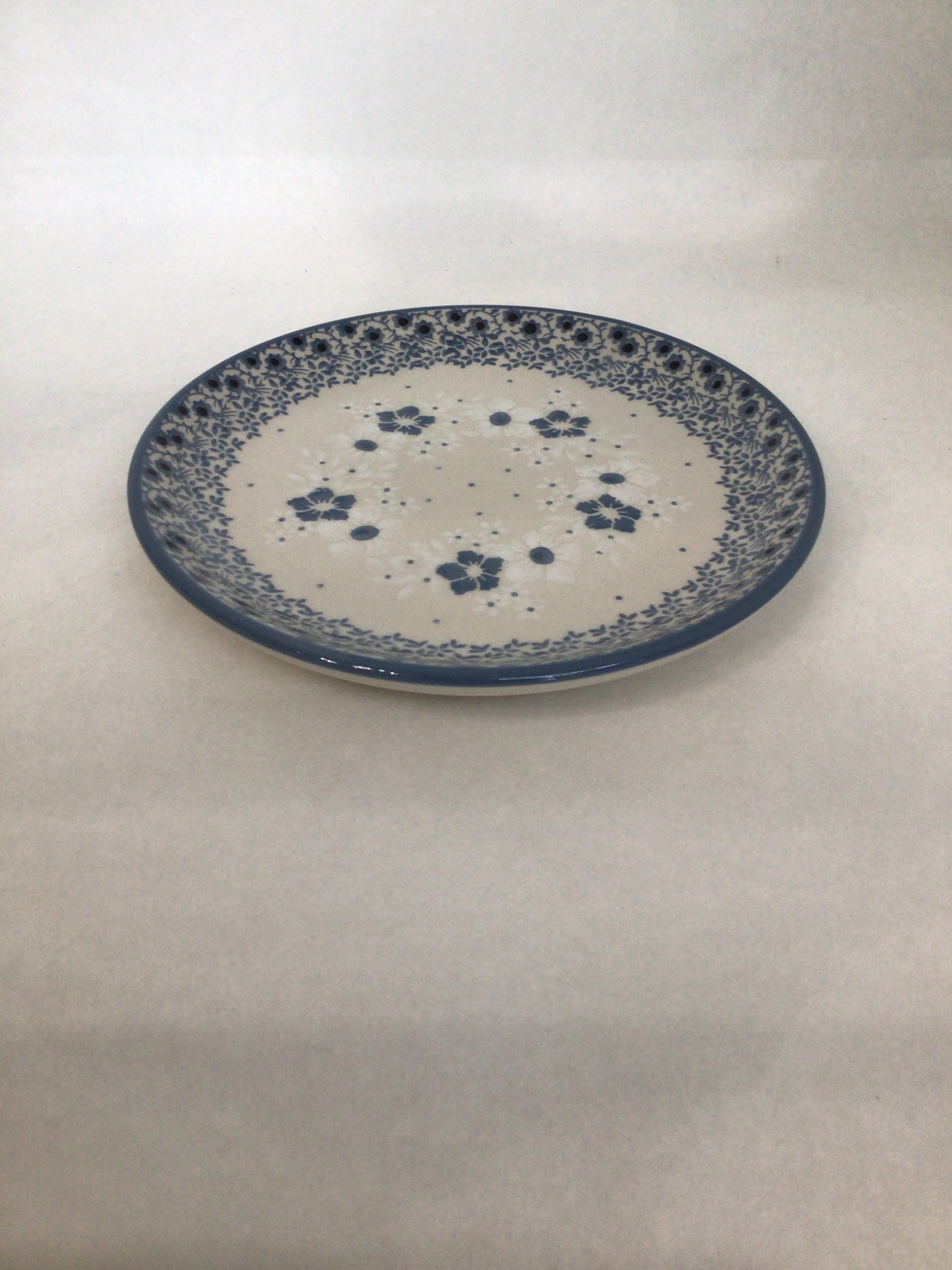 Simple Elegance Bread Plate 6.25"