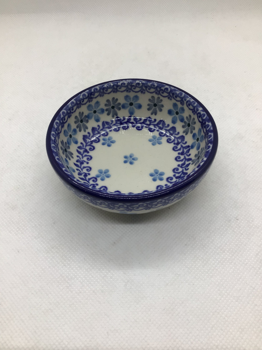 Snowflakes Tiny Round Bowl 3.5&quot;