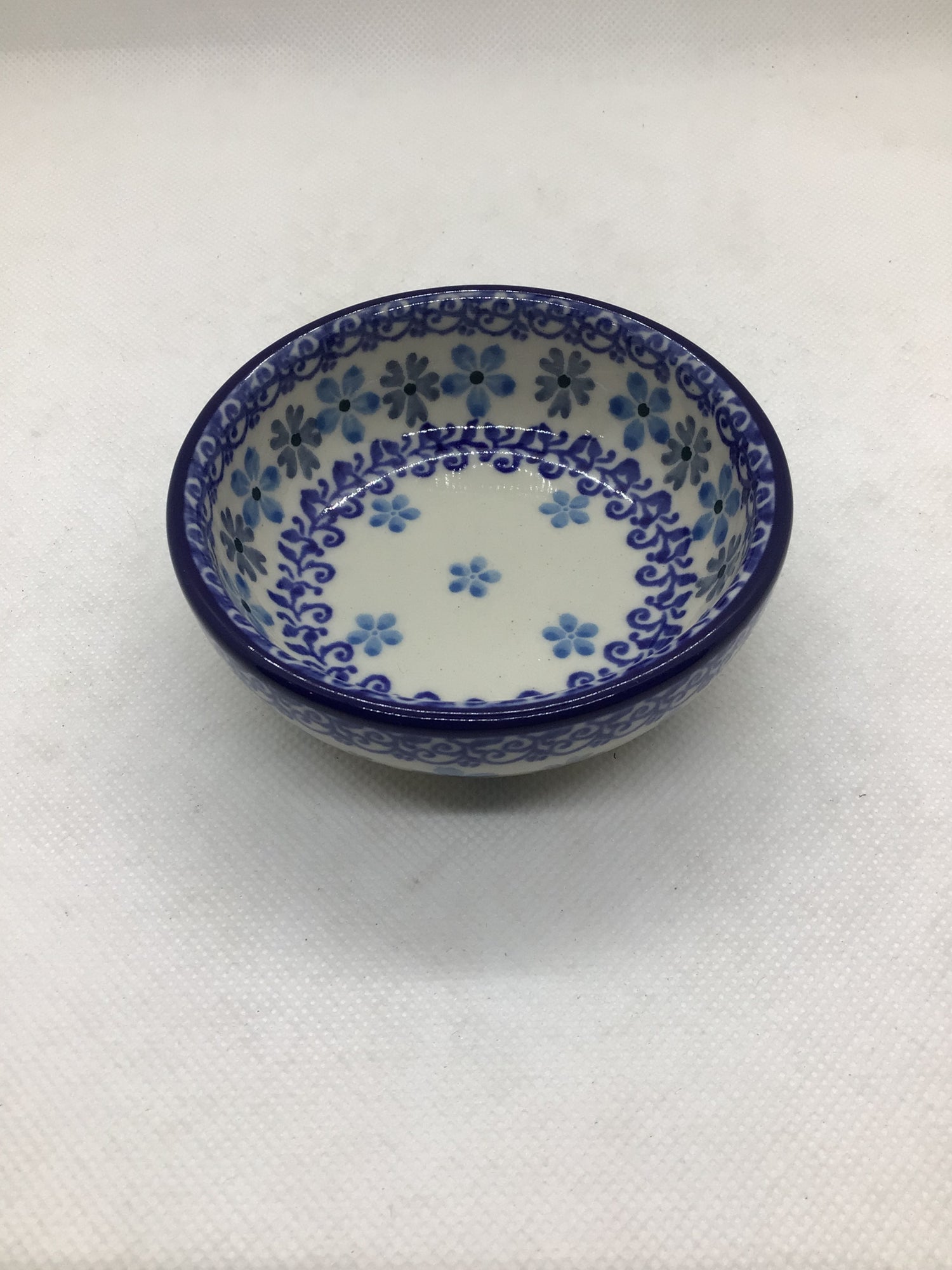 Snowflakes Tiny Round Bowl 3.5&quot;