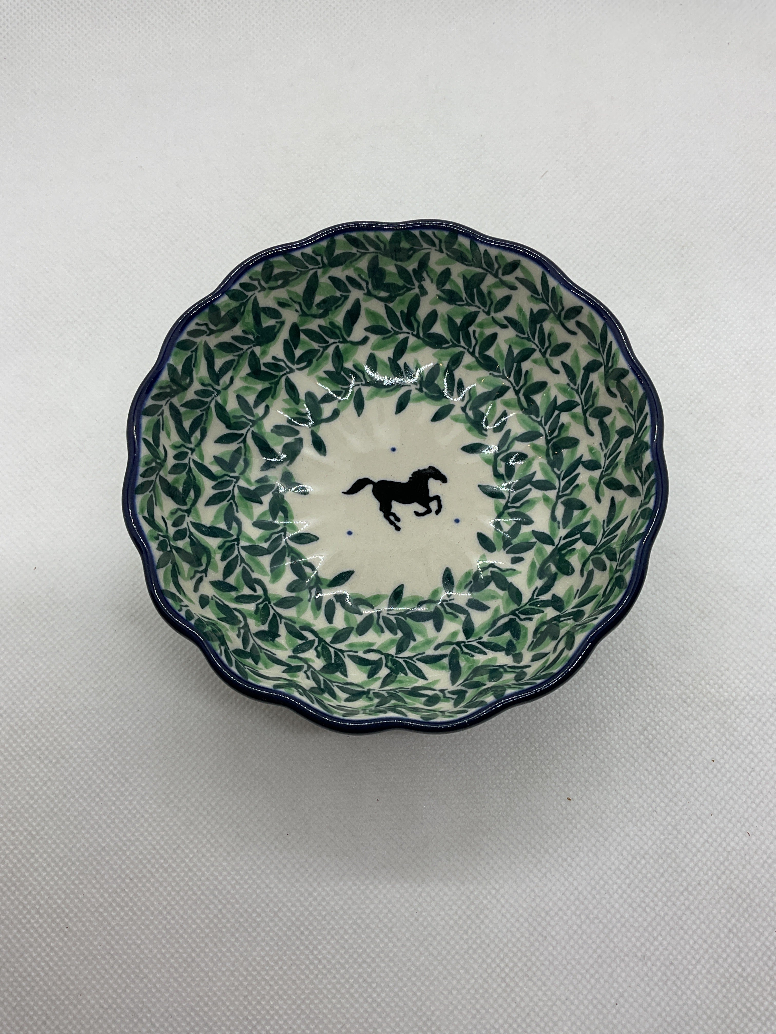 Black Beauty Scalloped Bowl 4.5"