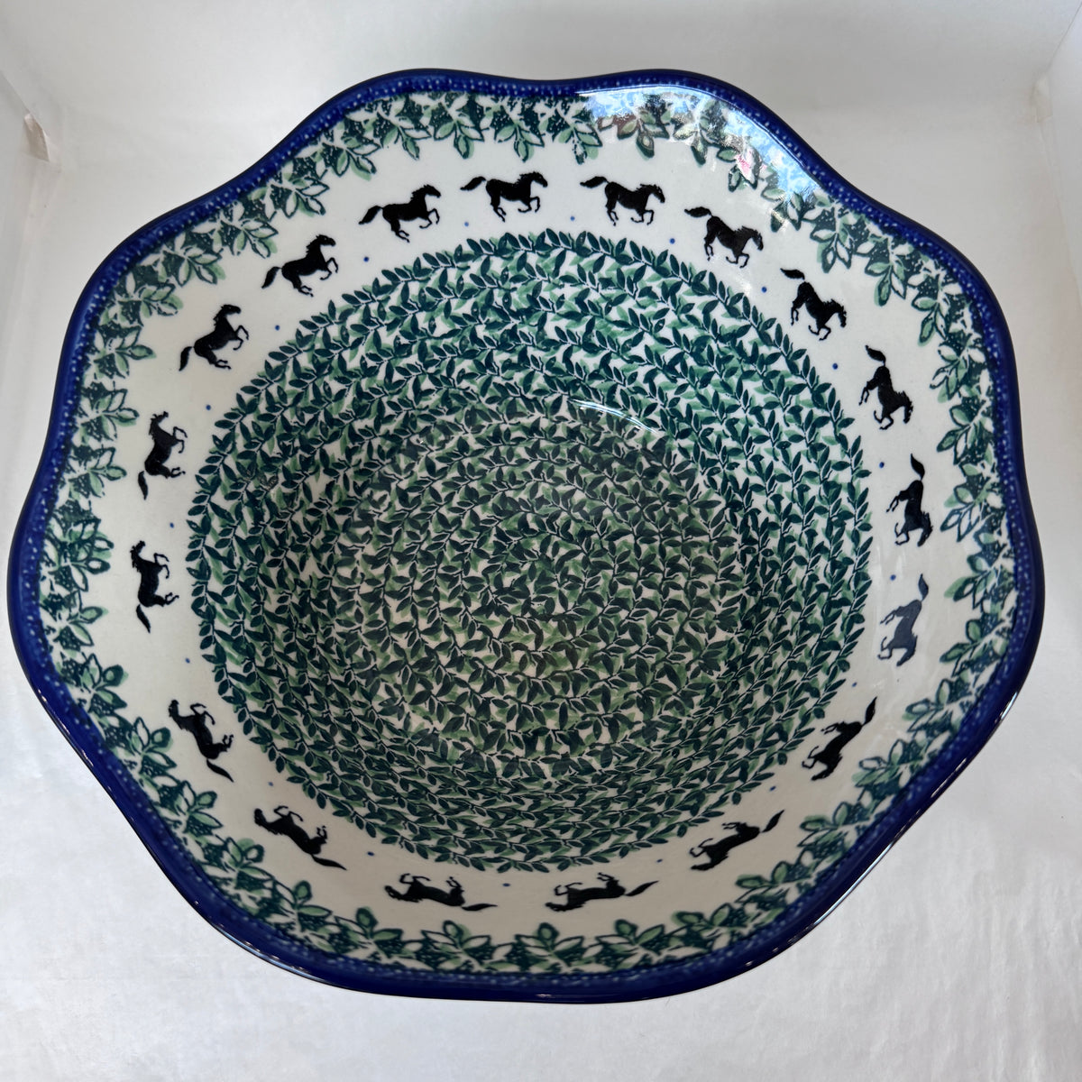 Black Beauty Wavy Edge Bowl 10"