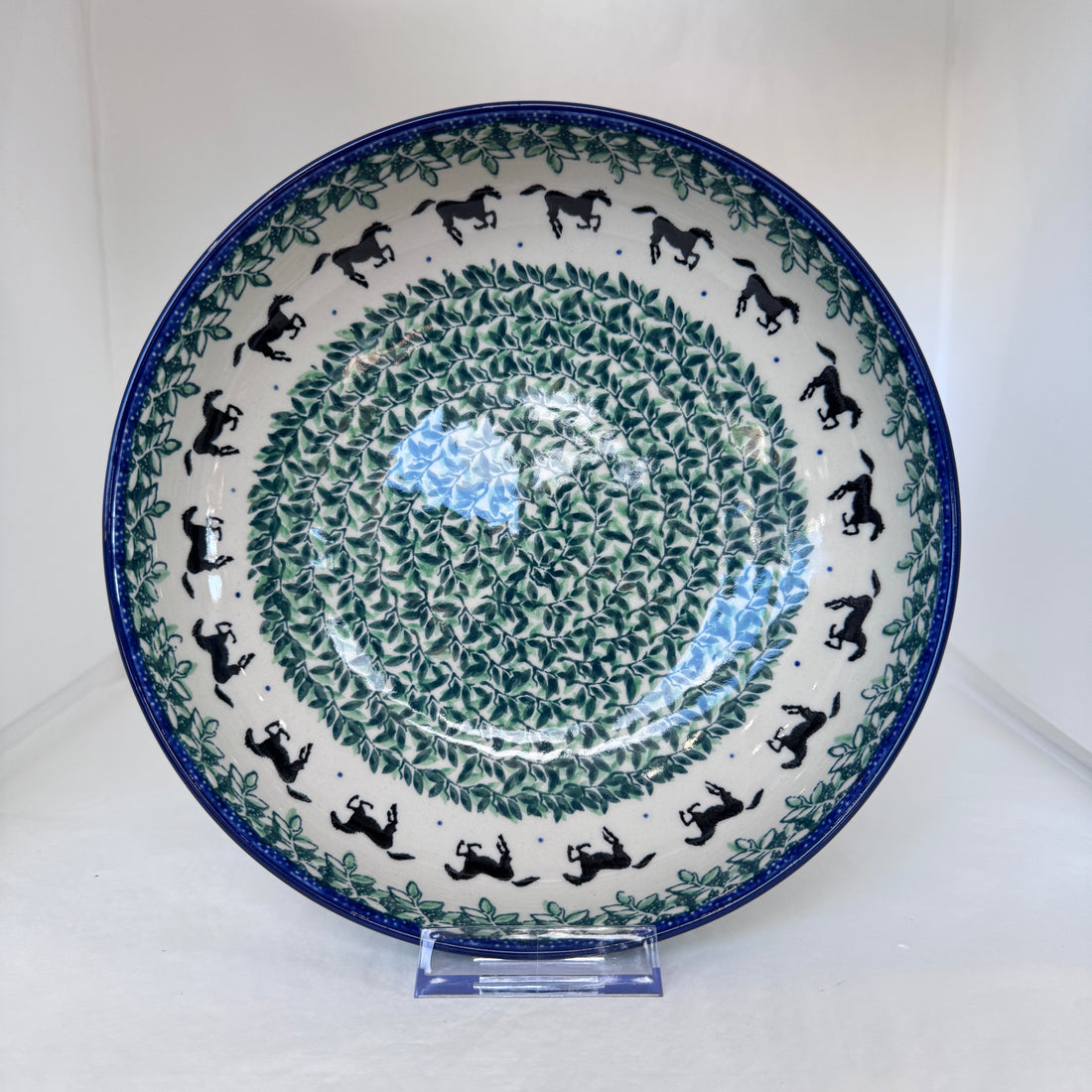 Black Beauty Shallow Serving Bowl 9"