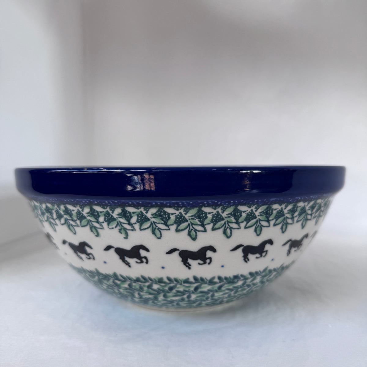 Black Beauty Nesting Bowl 9"