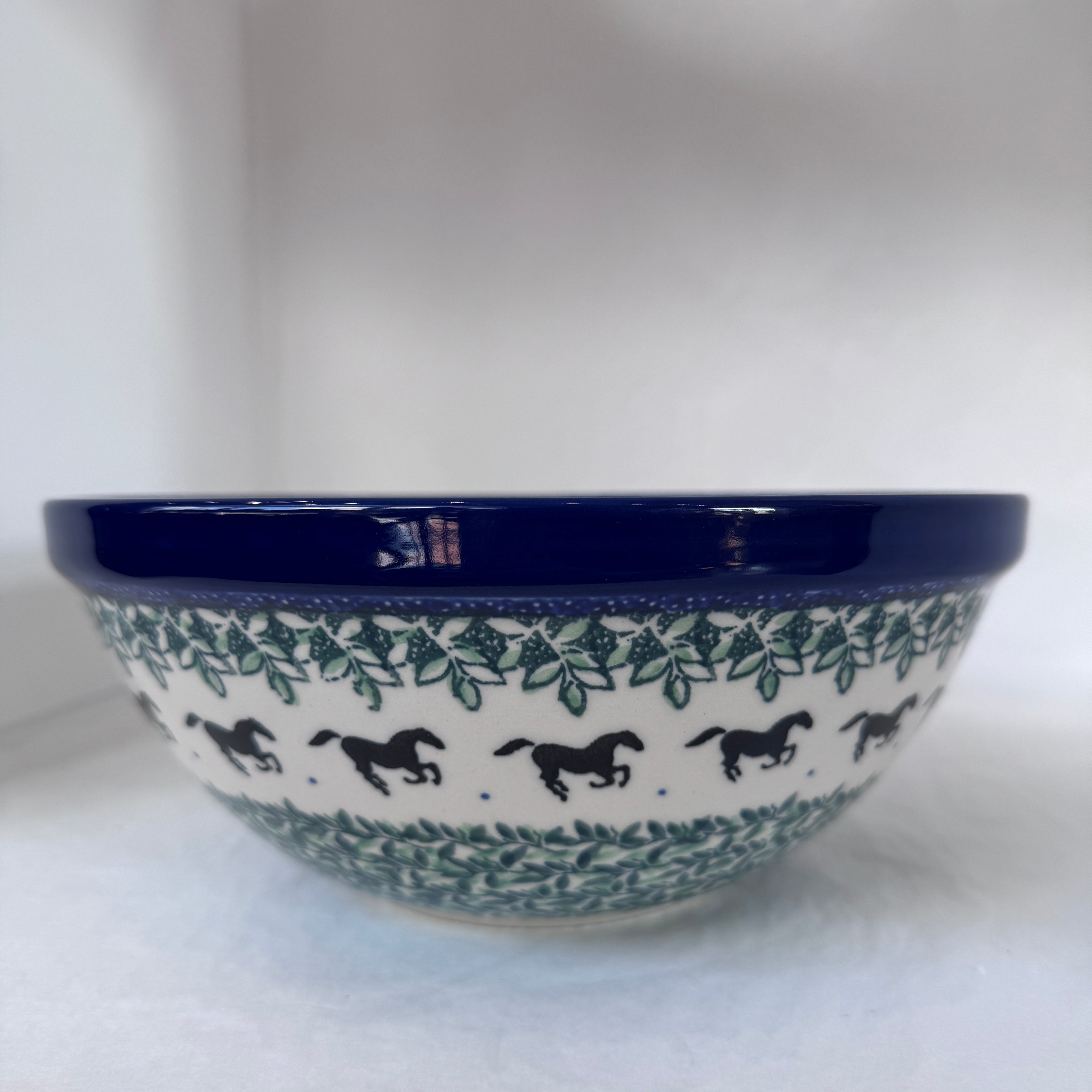 Black Beauty Nesting Bowl 9"
