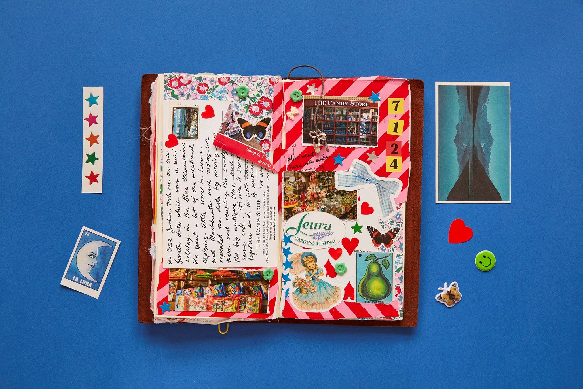 Chronicle Books - A Year of Junk Journaling