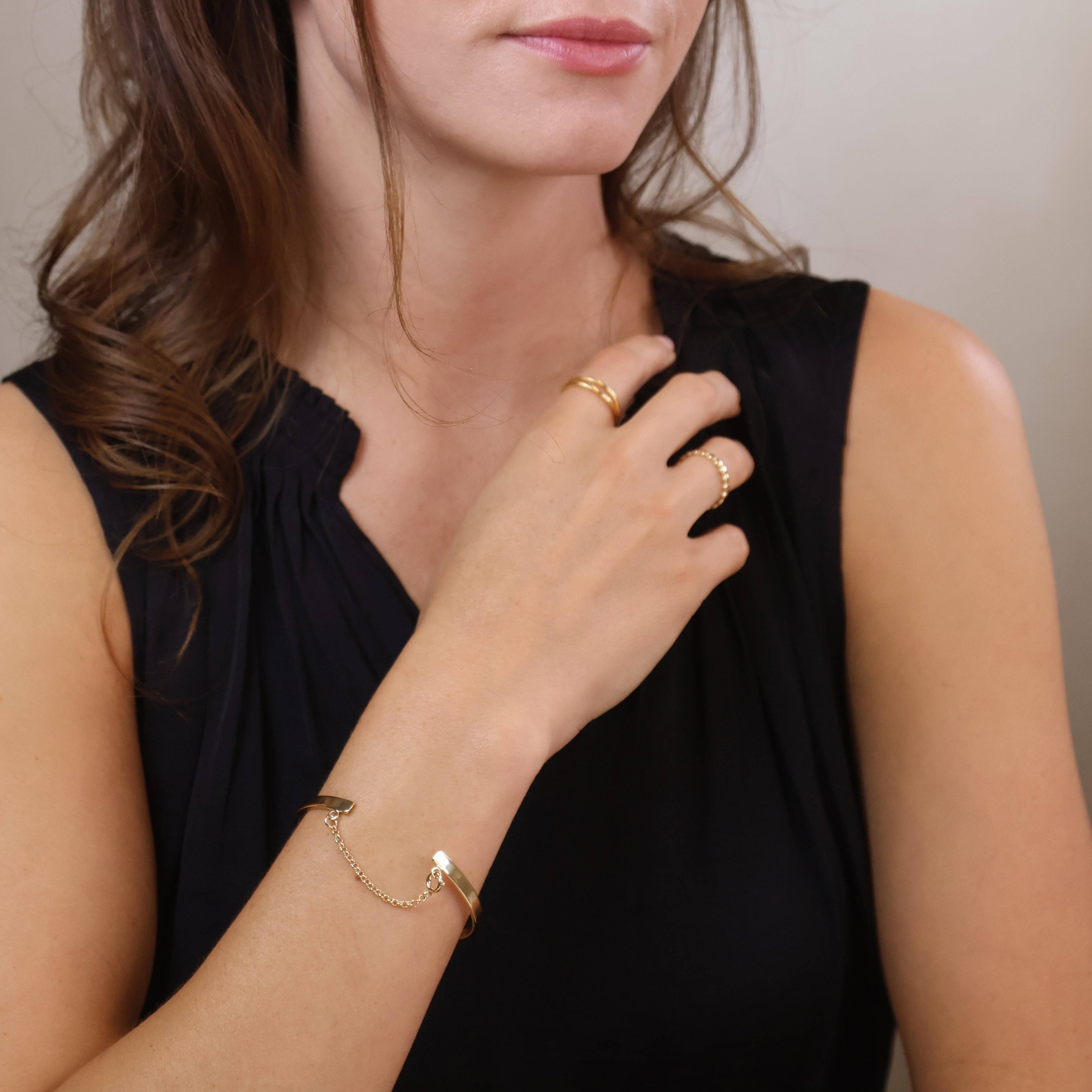 GoldFi - 18k Gold Filled Polished Bangle With Chain