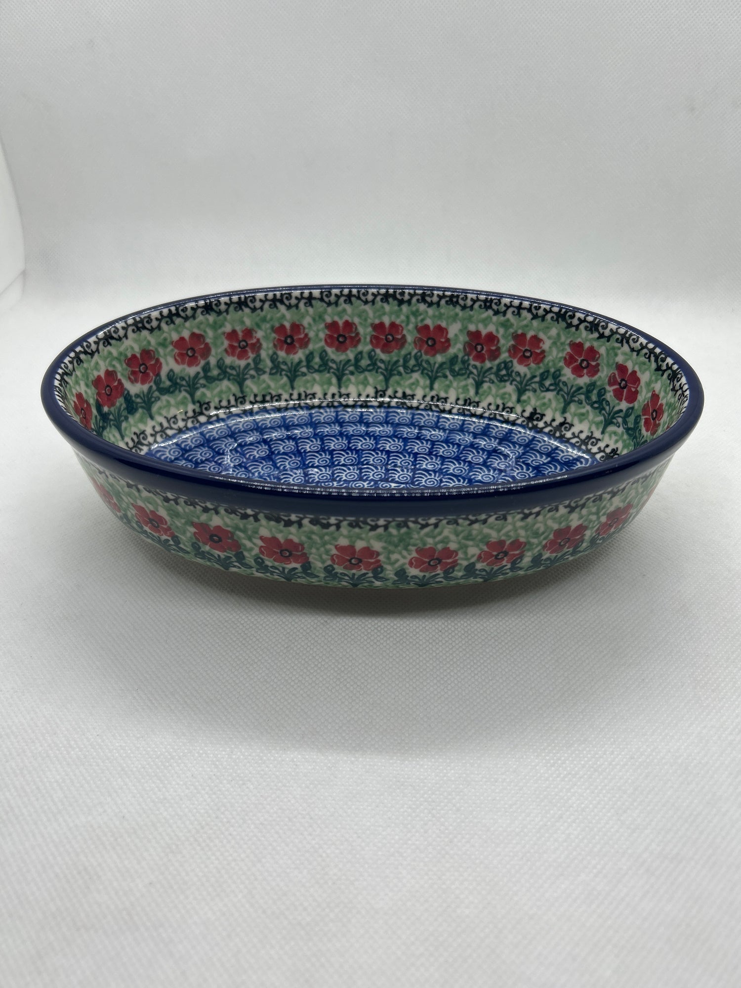 Red Daisies Oval Baker 8"