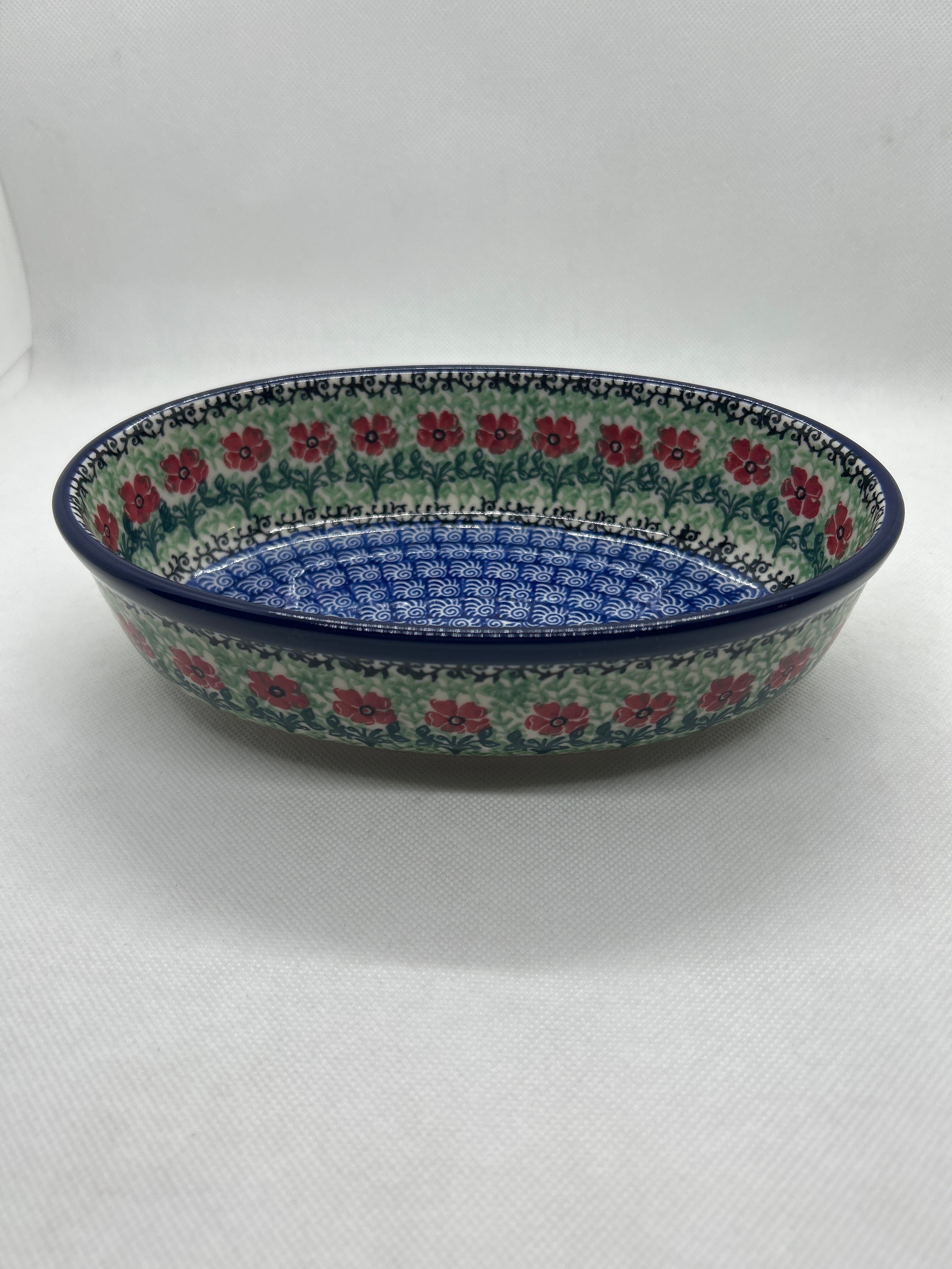 Red Daisies Oval Baker 8"