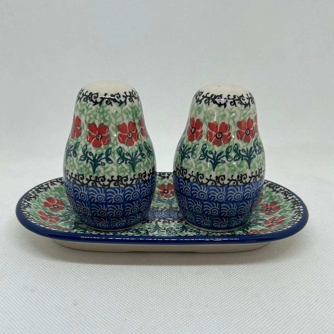 Red Daisies Salt &amp; Pepper w/ Tray