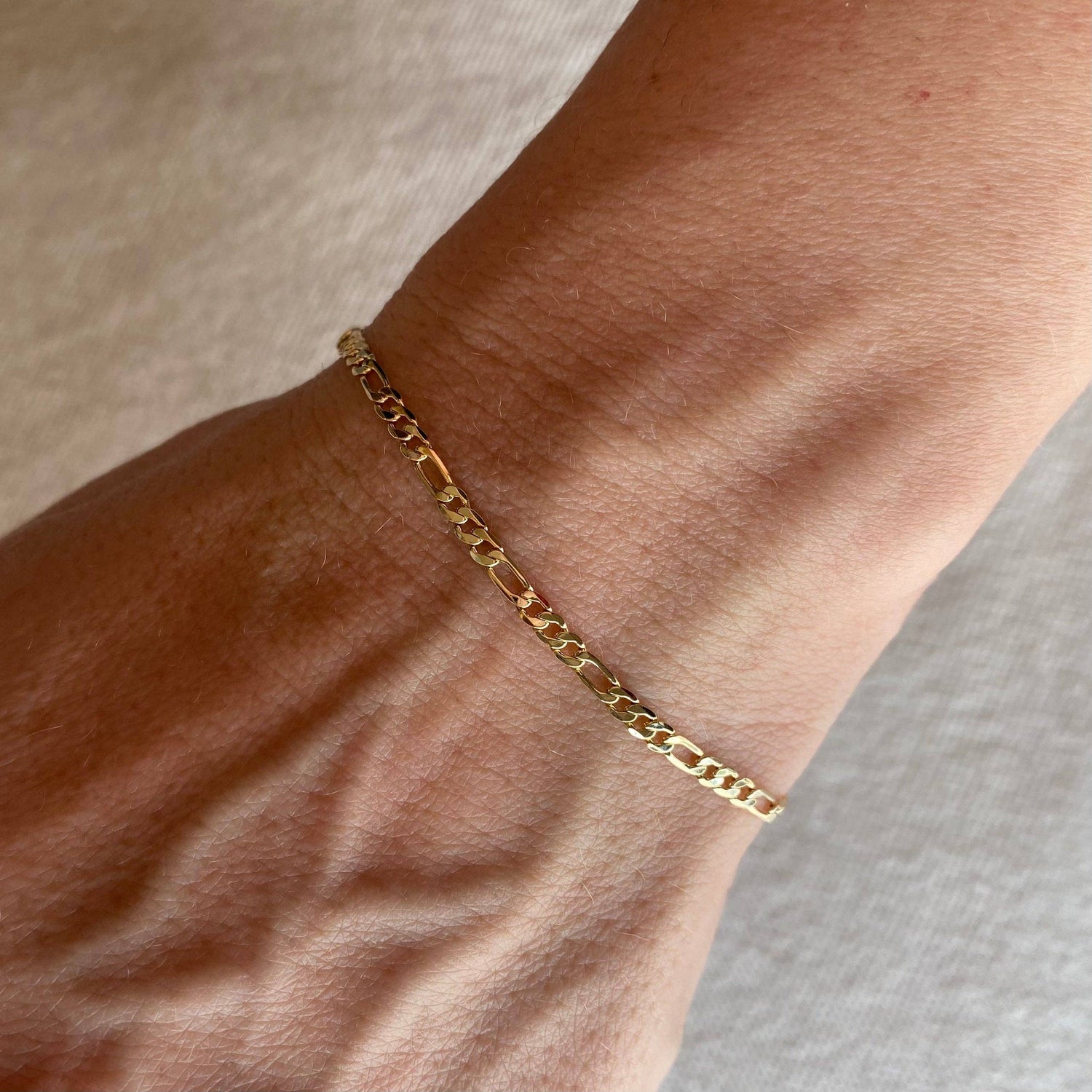 GoldFi - 18k Gold Filled 2.5mm Flat Figaro Chain Bracelet