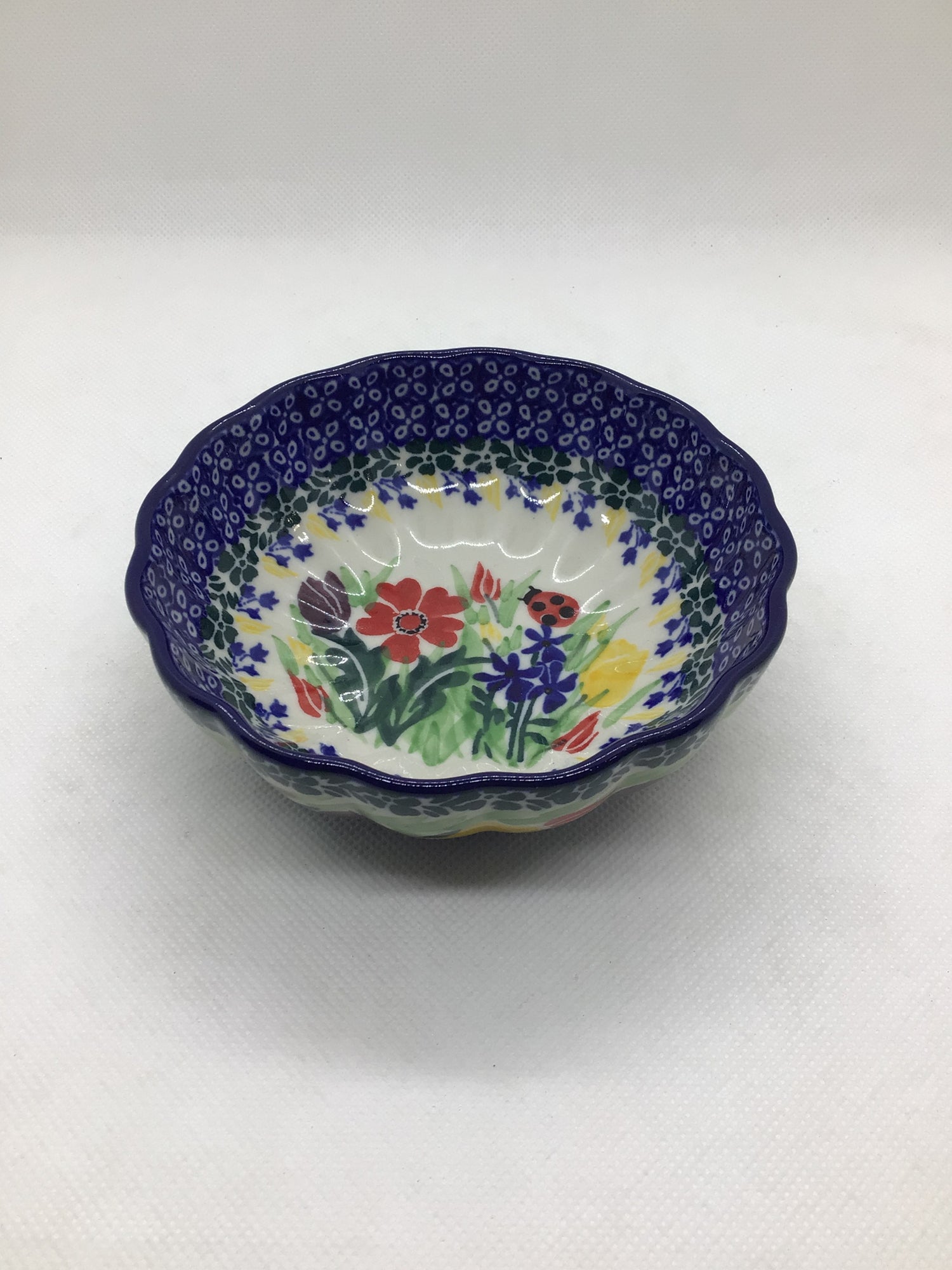U3787 Scalloped Bowl 4.5&quot;