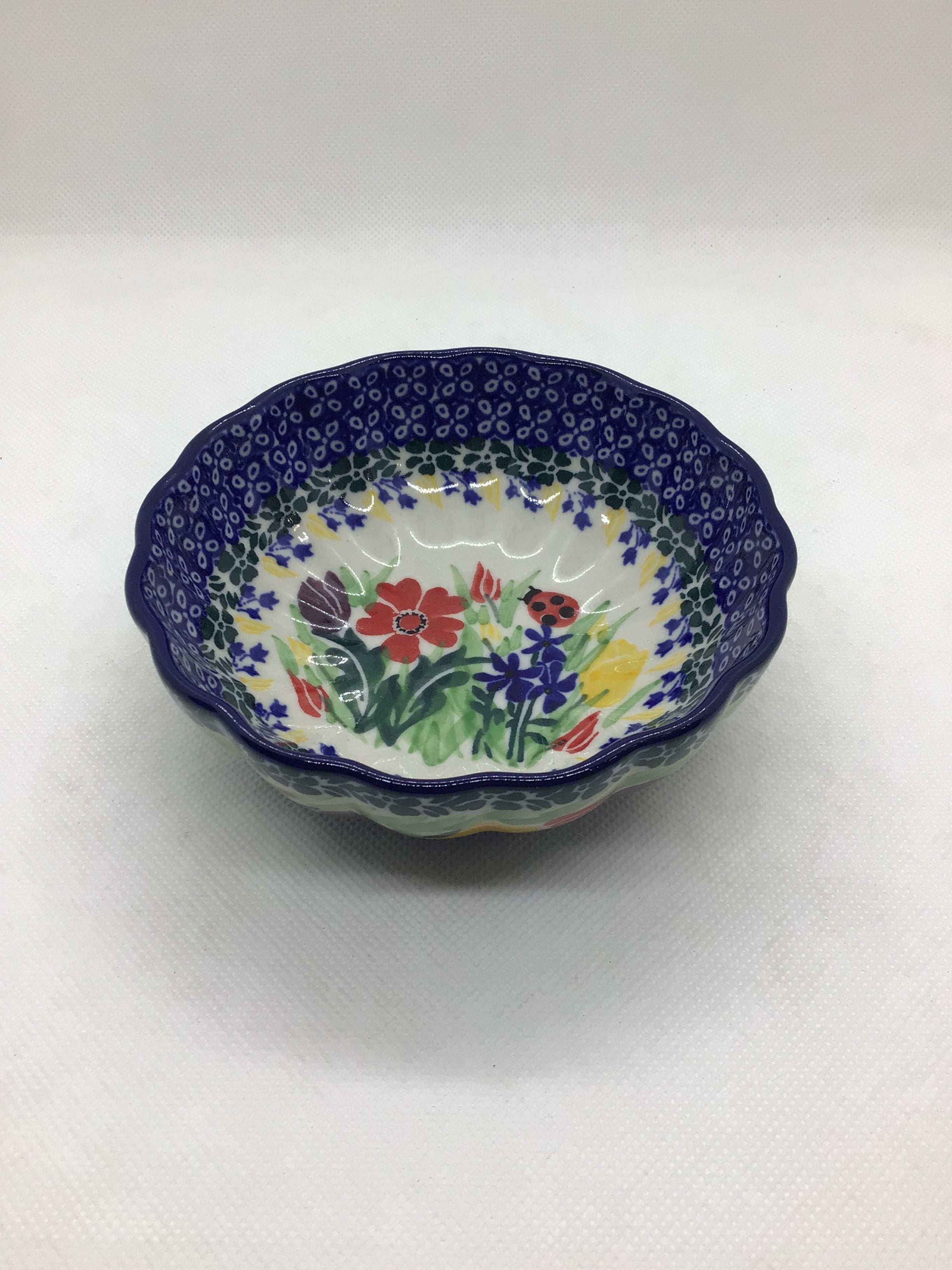 U3787 Scalloped Bowl 4.5&quot;
