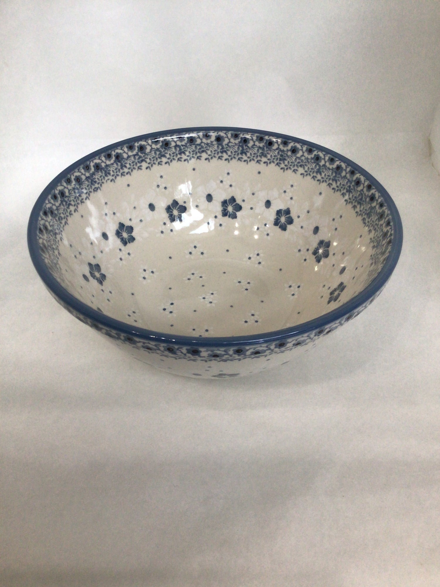 Simple Elegance Nesting Bowl 8"