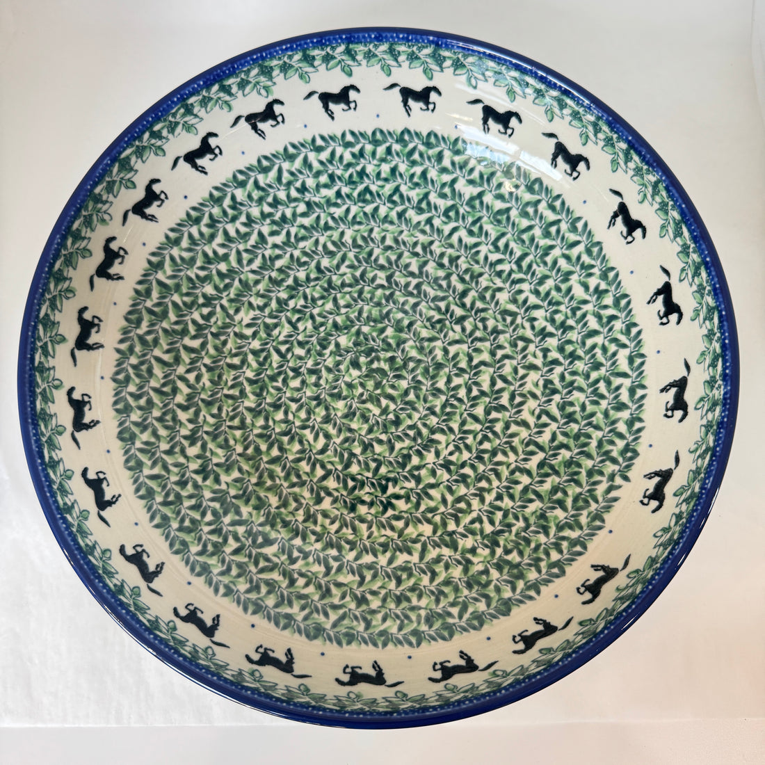 Black Beauty Shallow Serving Bowl 10"