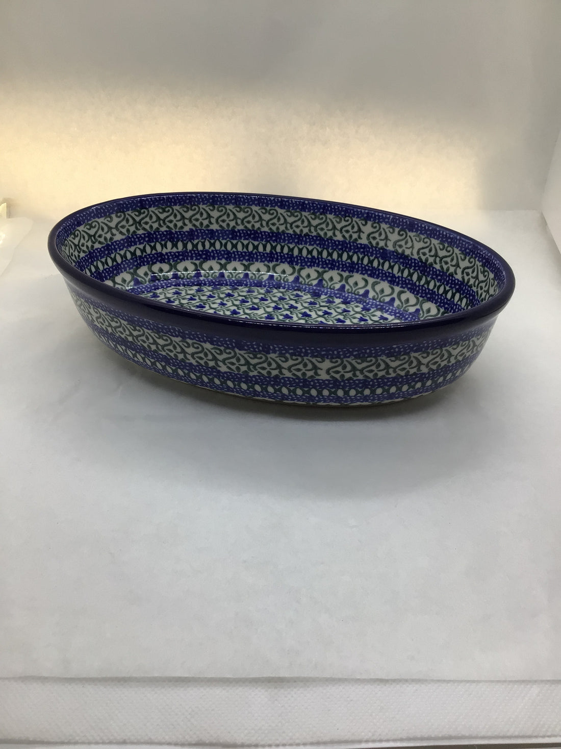 Tulip Trellis Oval Baker 9.5"