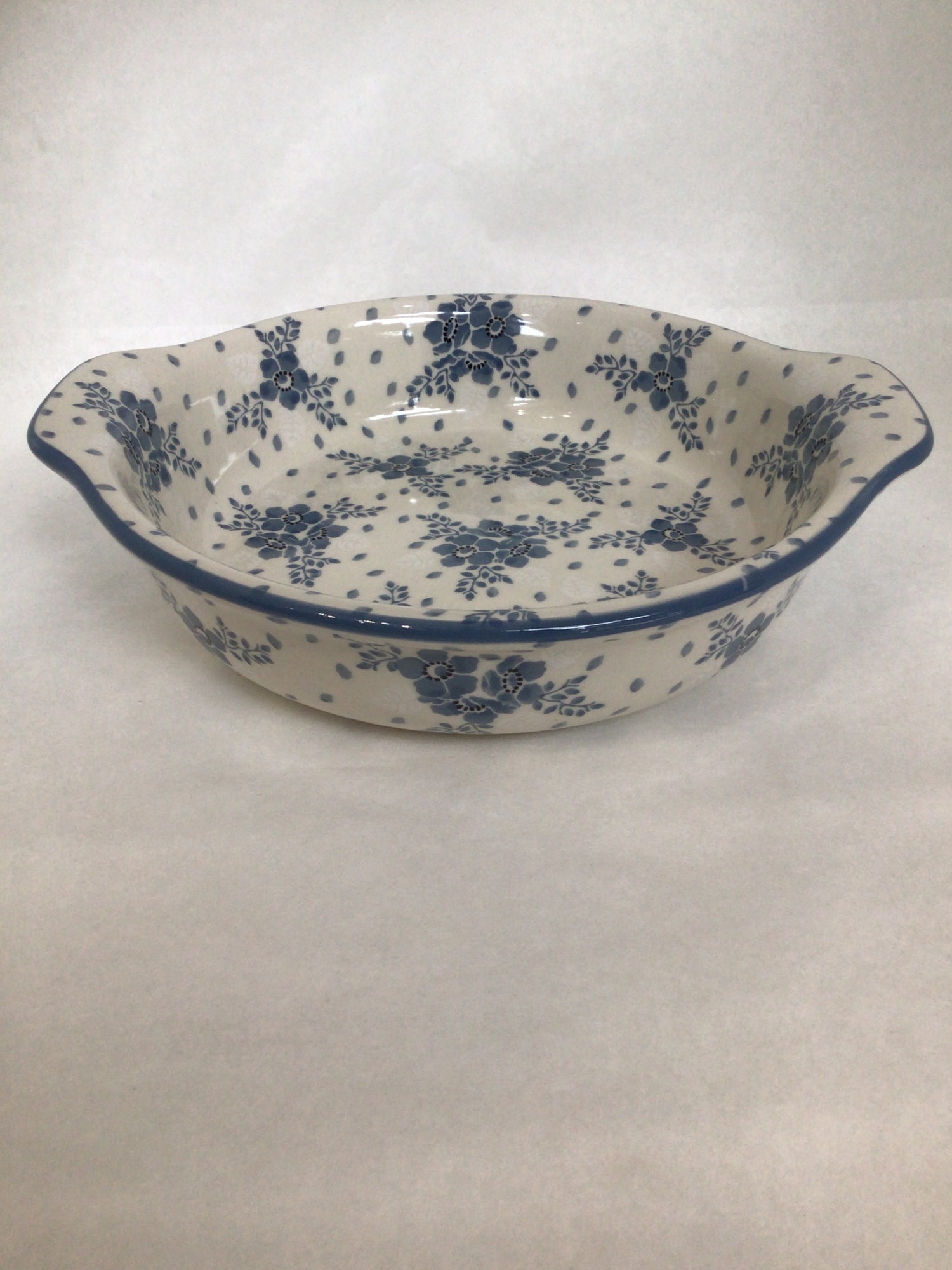 Blue Velvet Round Baker w/Grips 8"