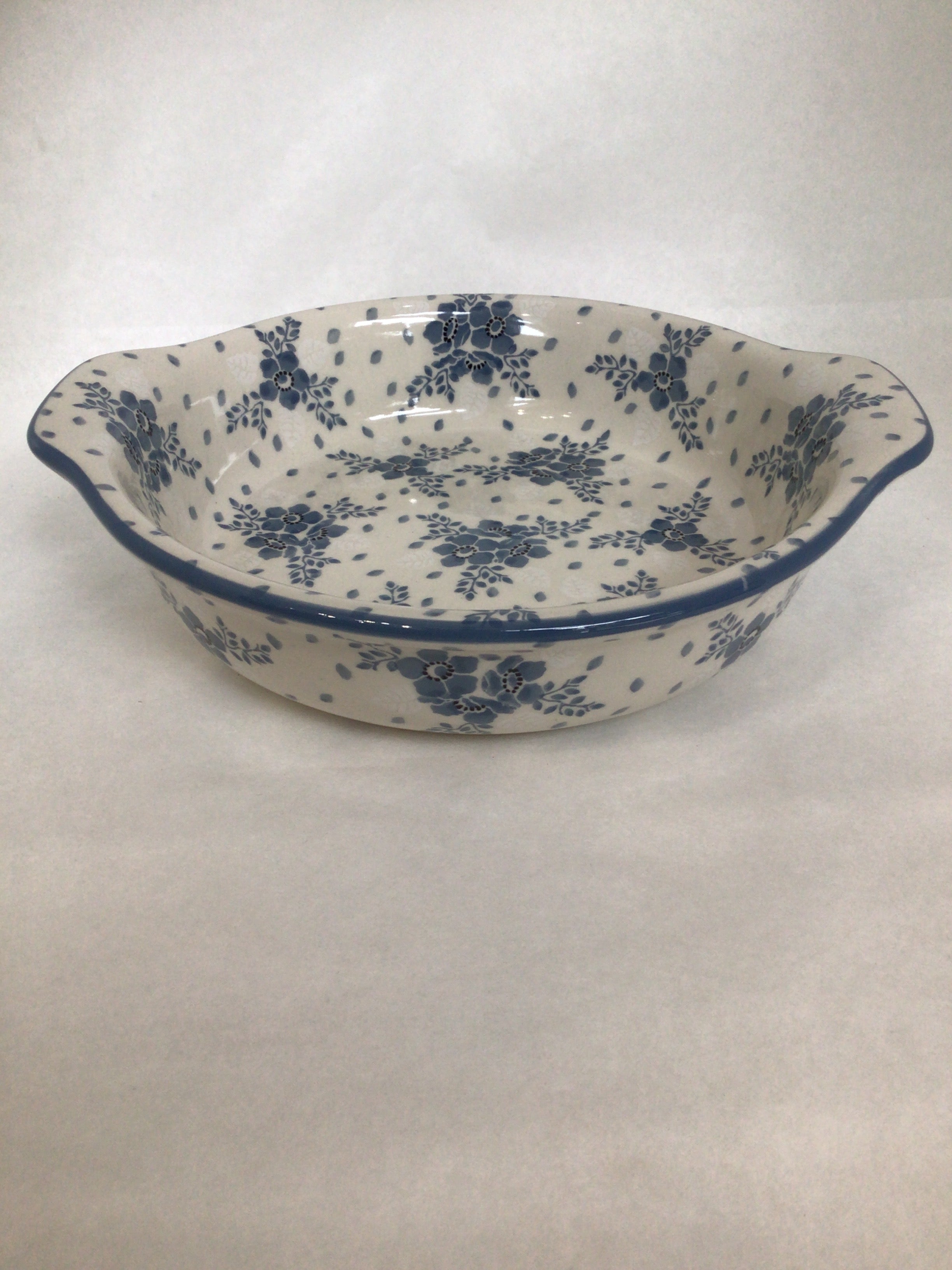 Blue Velvet Round Baker w/Grips 8"