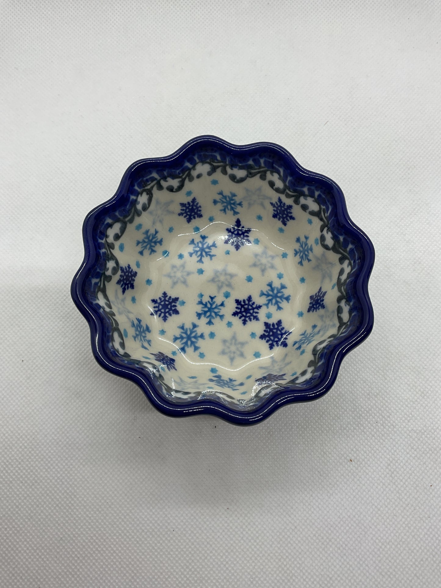 KALICH Winter Bliss Small Scalloped Bowl