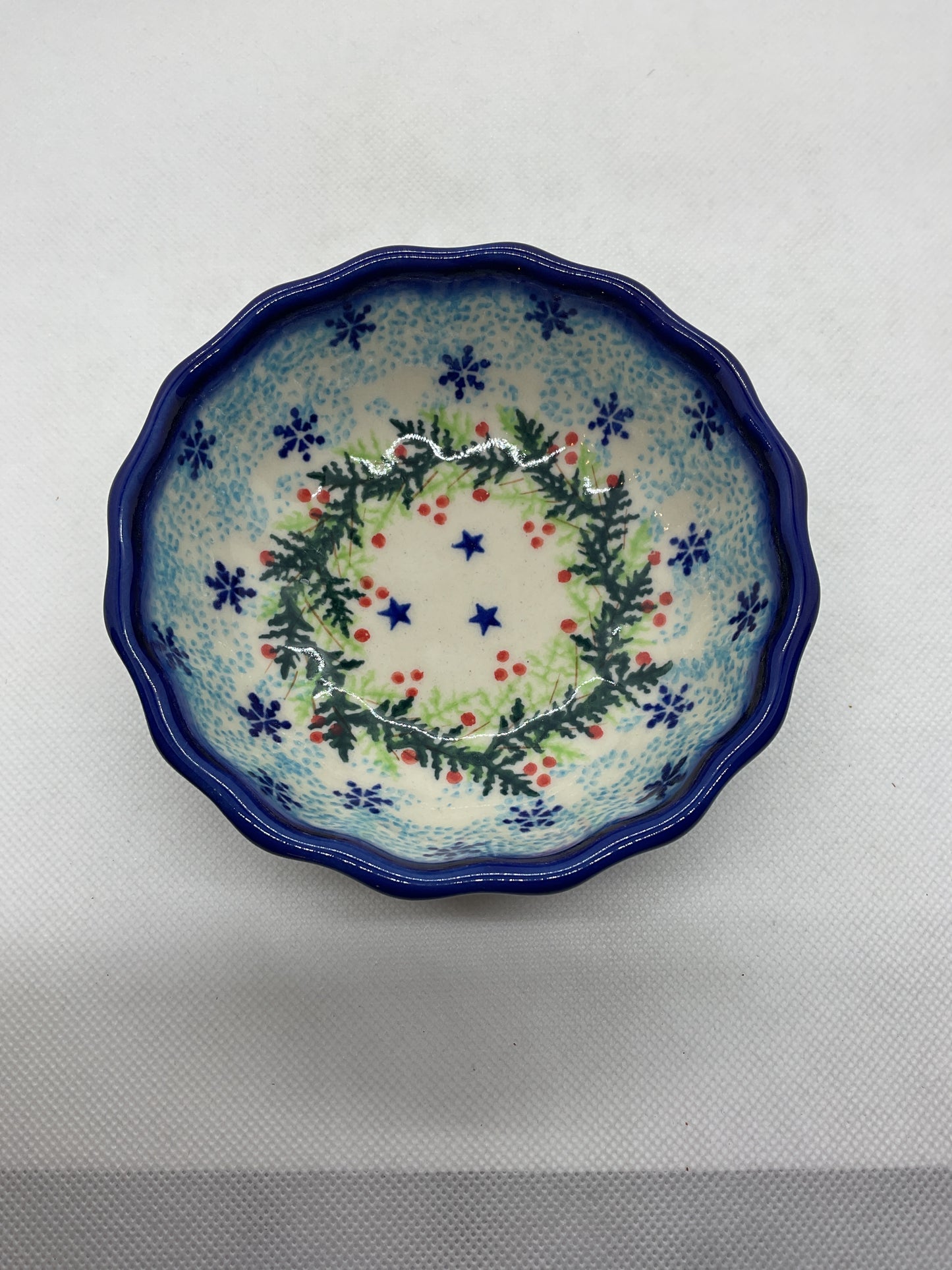 KALICH Winter Holly Scalloped Bowl