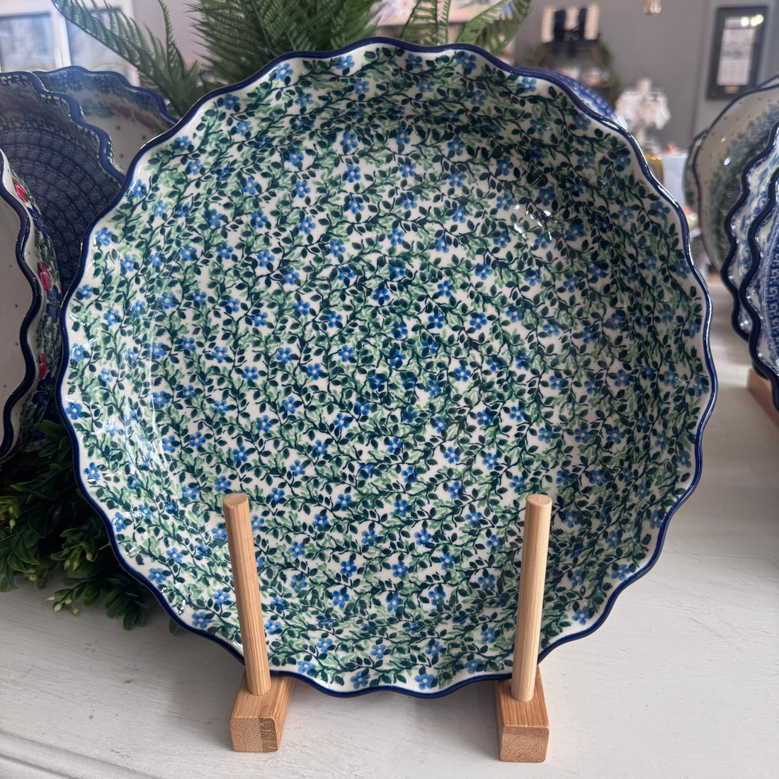 Wandering Vines Fluted Pie Baker