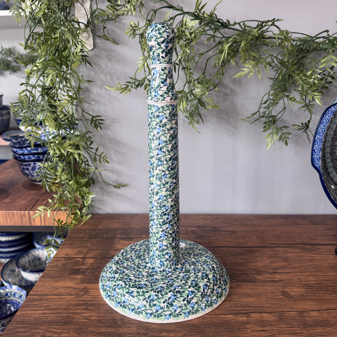 Wandering Vines Paper Towel Holder