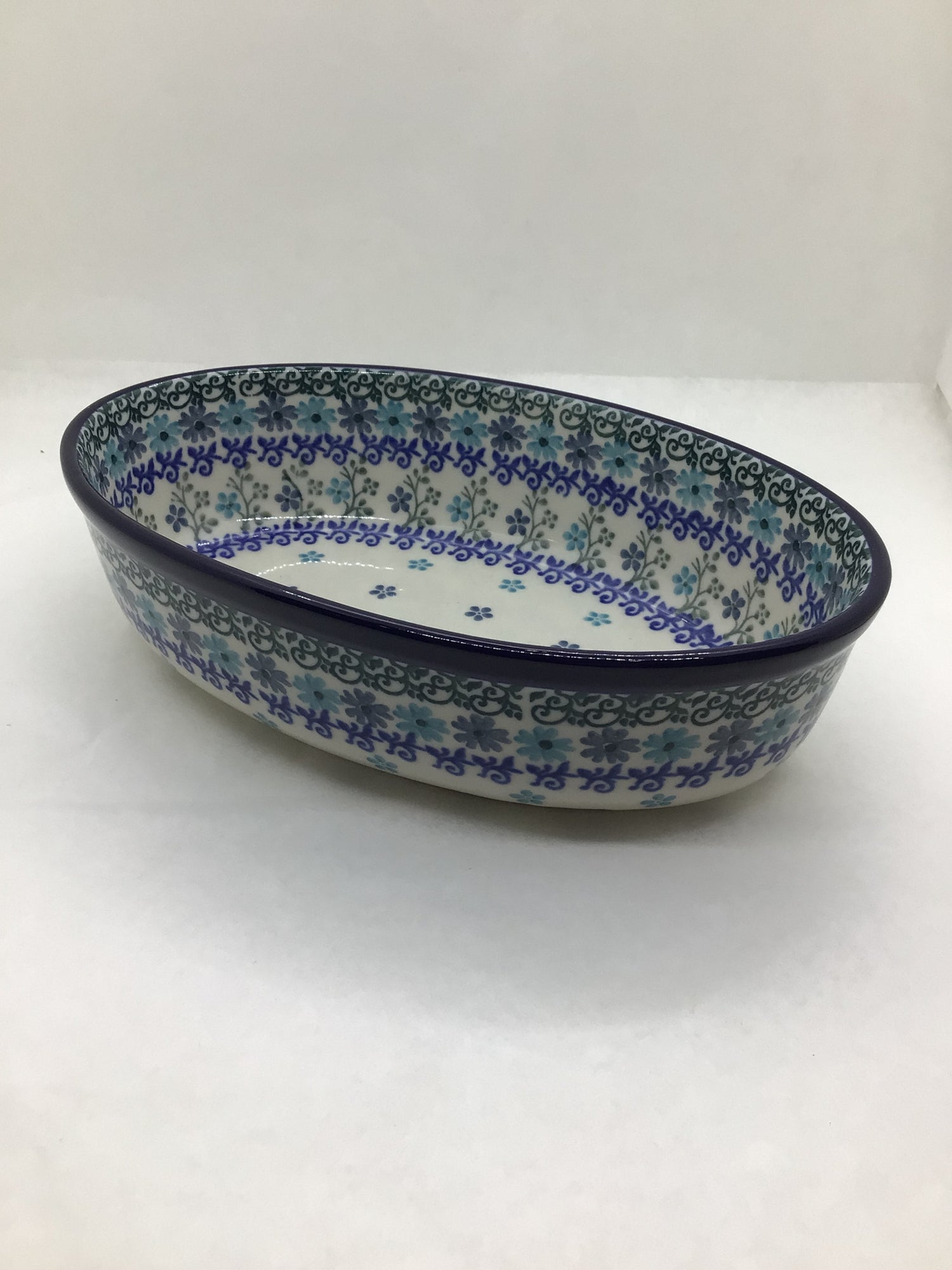Icicle Oval Baker 8"